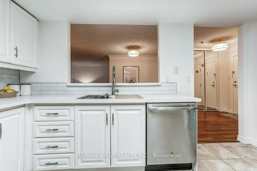 1237 North Shore Boulevard E, #707