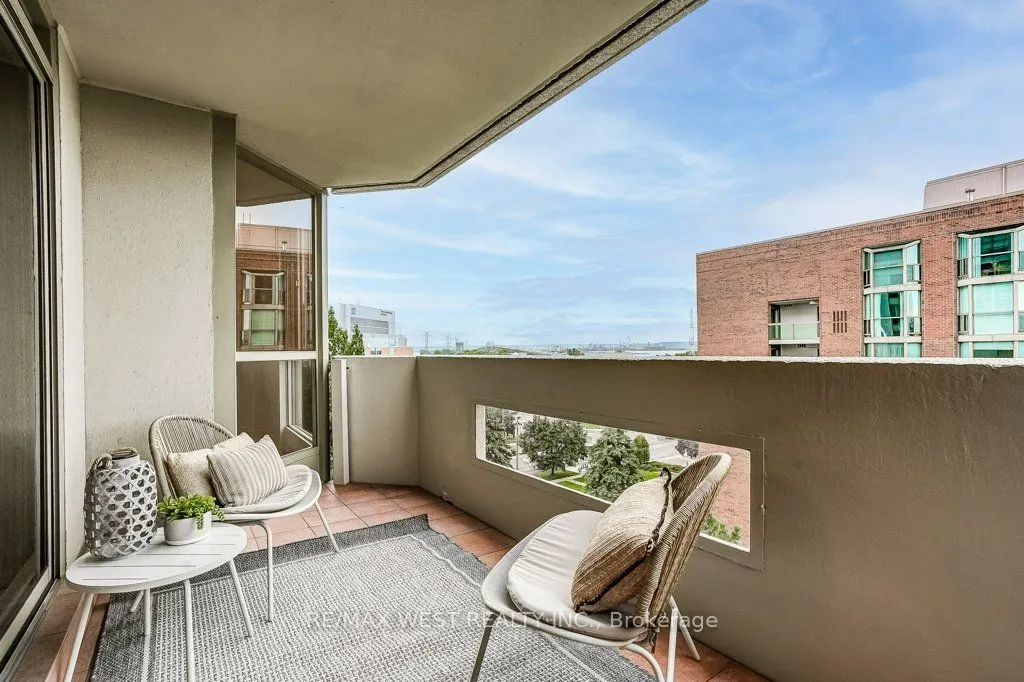 1237 North Shore Boulevard E, #707