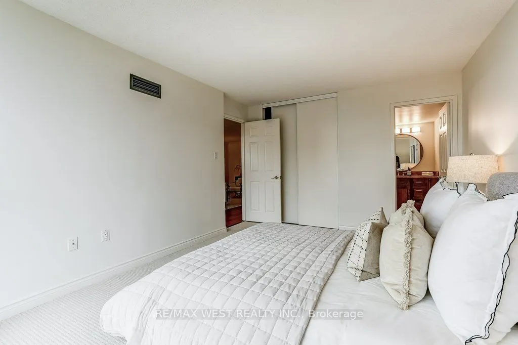 1237 North Shore Boulevard E, #707