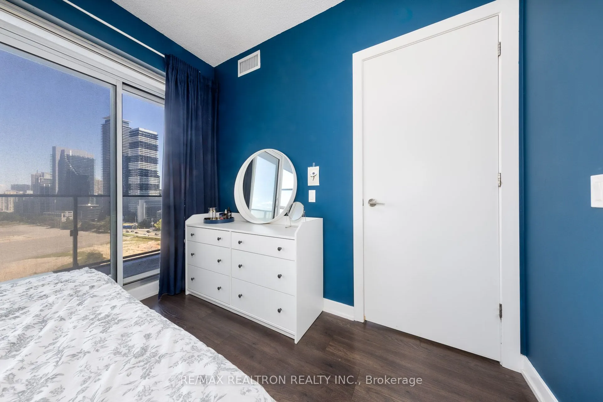 2220 Lakeshore Boulevard W, #1607