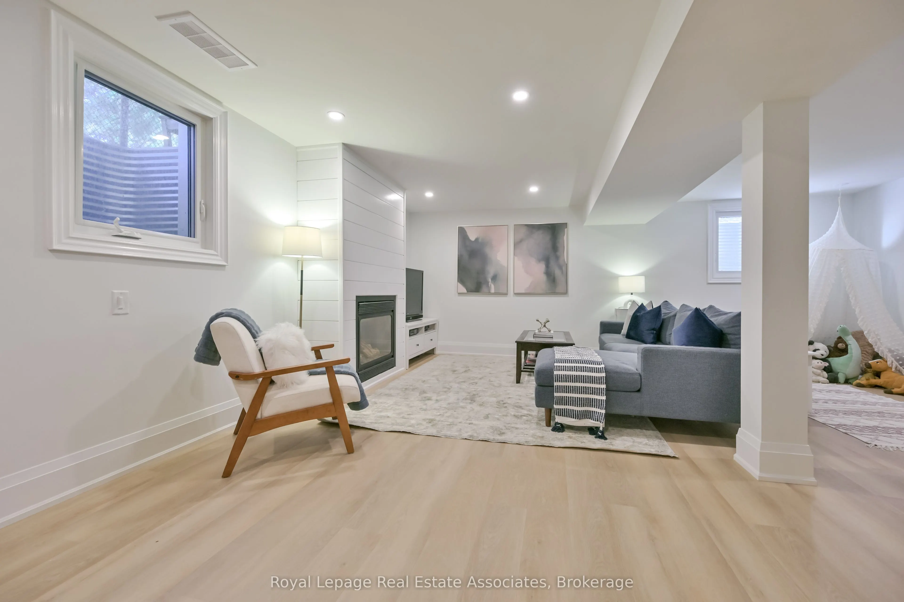 3116 Harris Crescent
