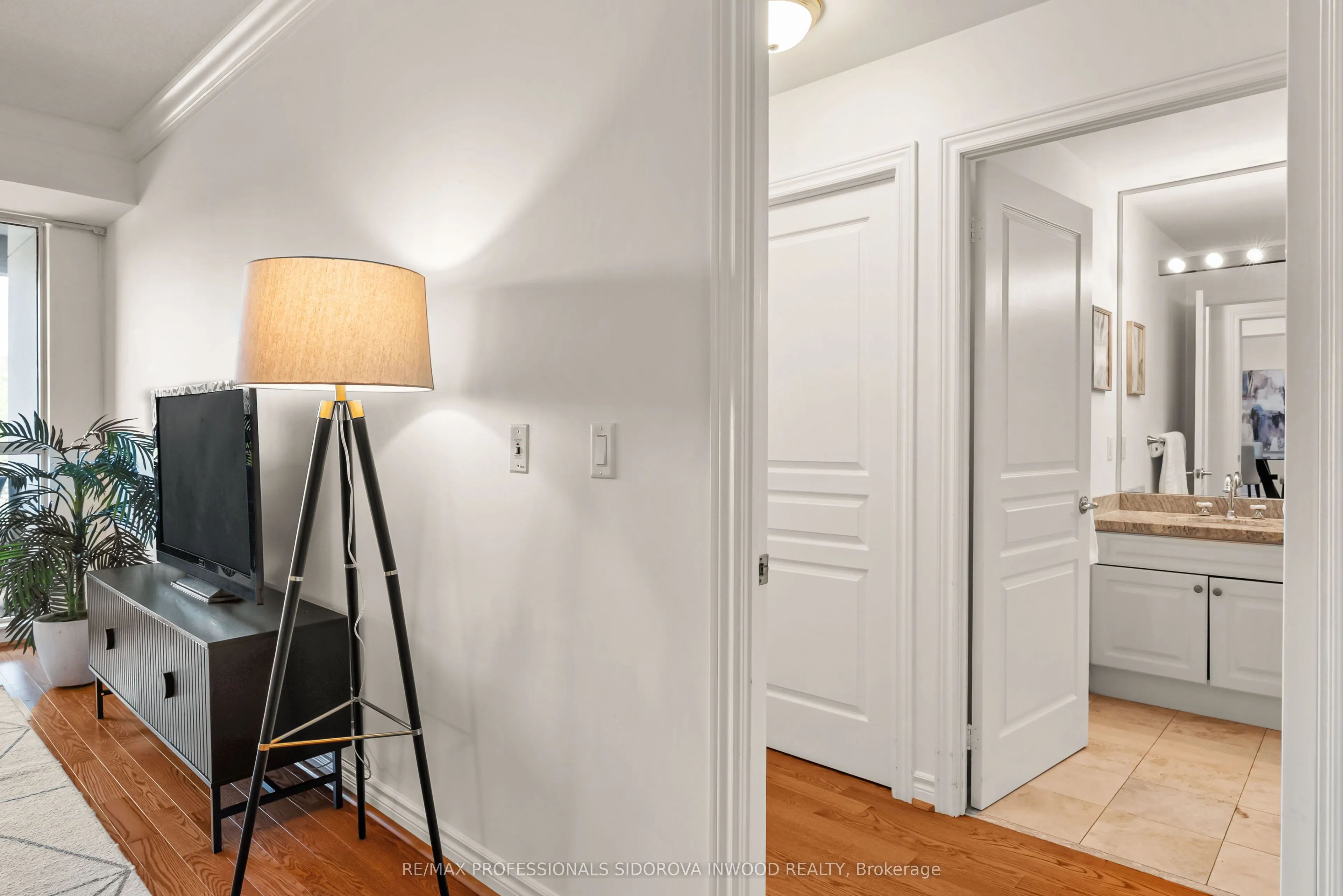 2662 Bloor Street W, #507
