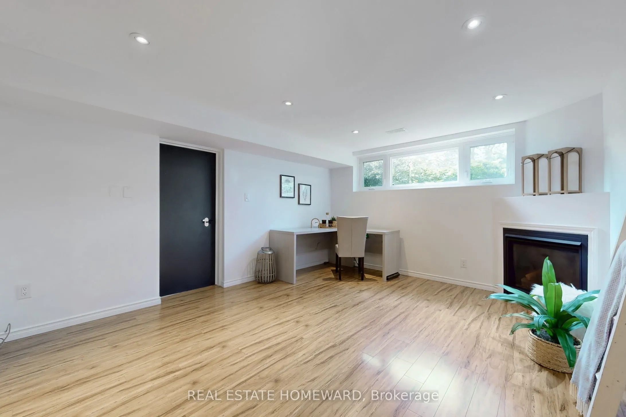 33 Graystone Gardens