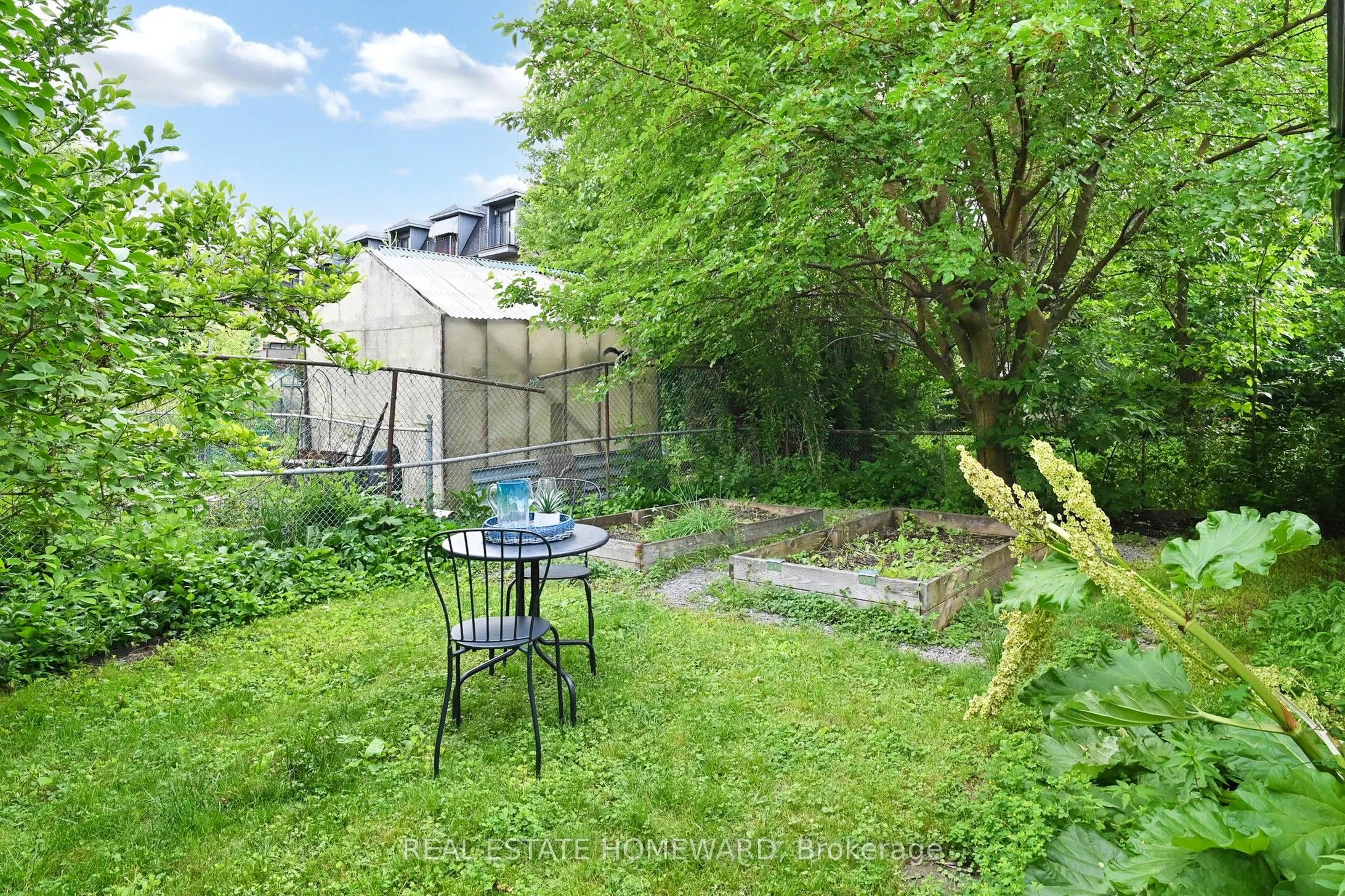 33 Graystone Gardens