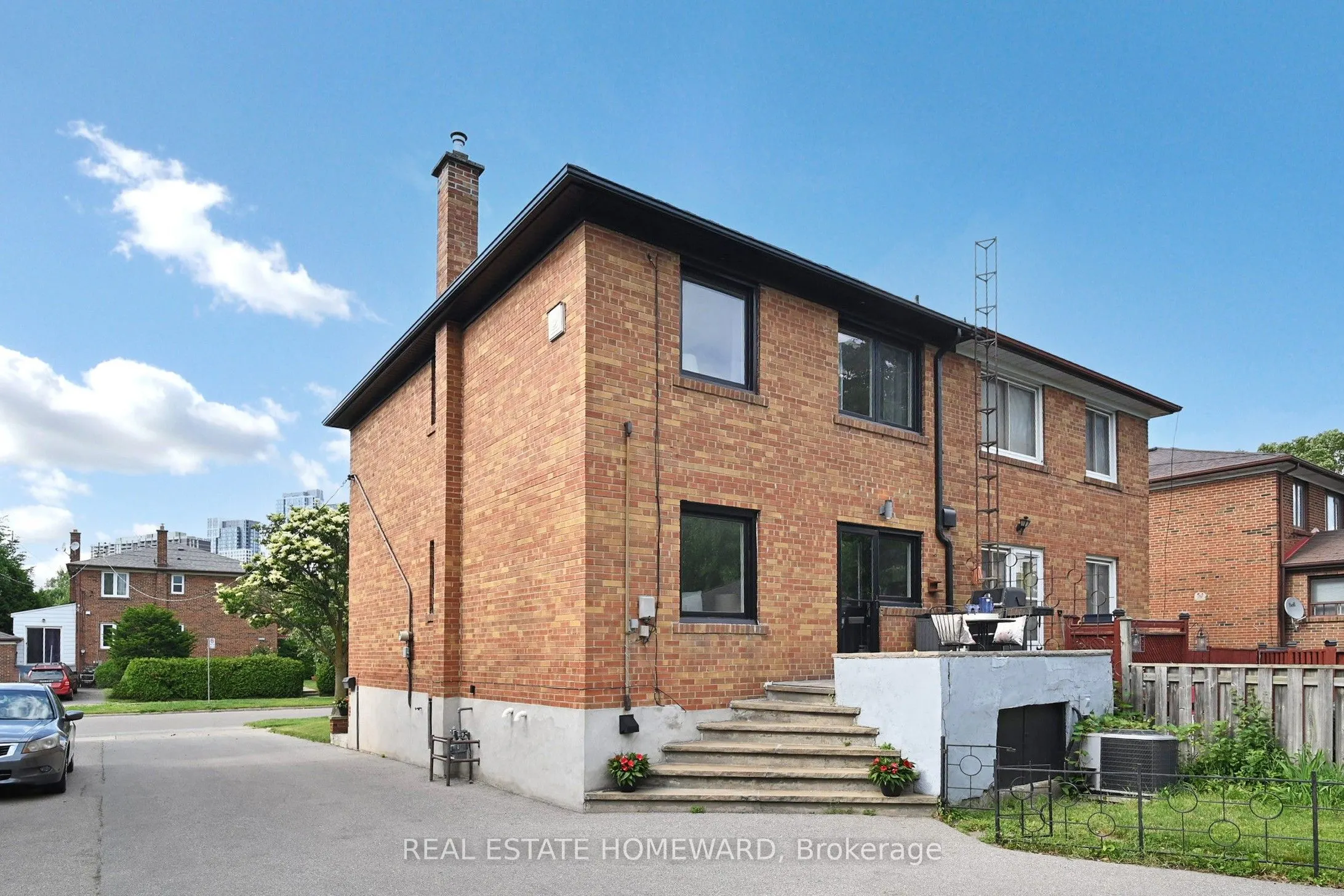 33 Graystone Gardens