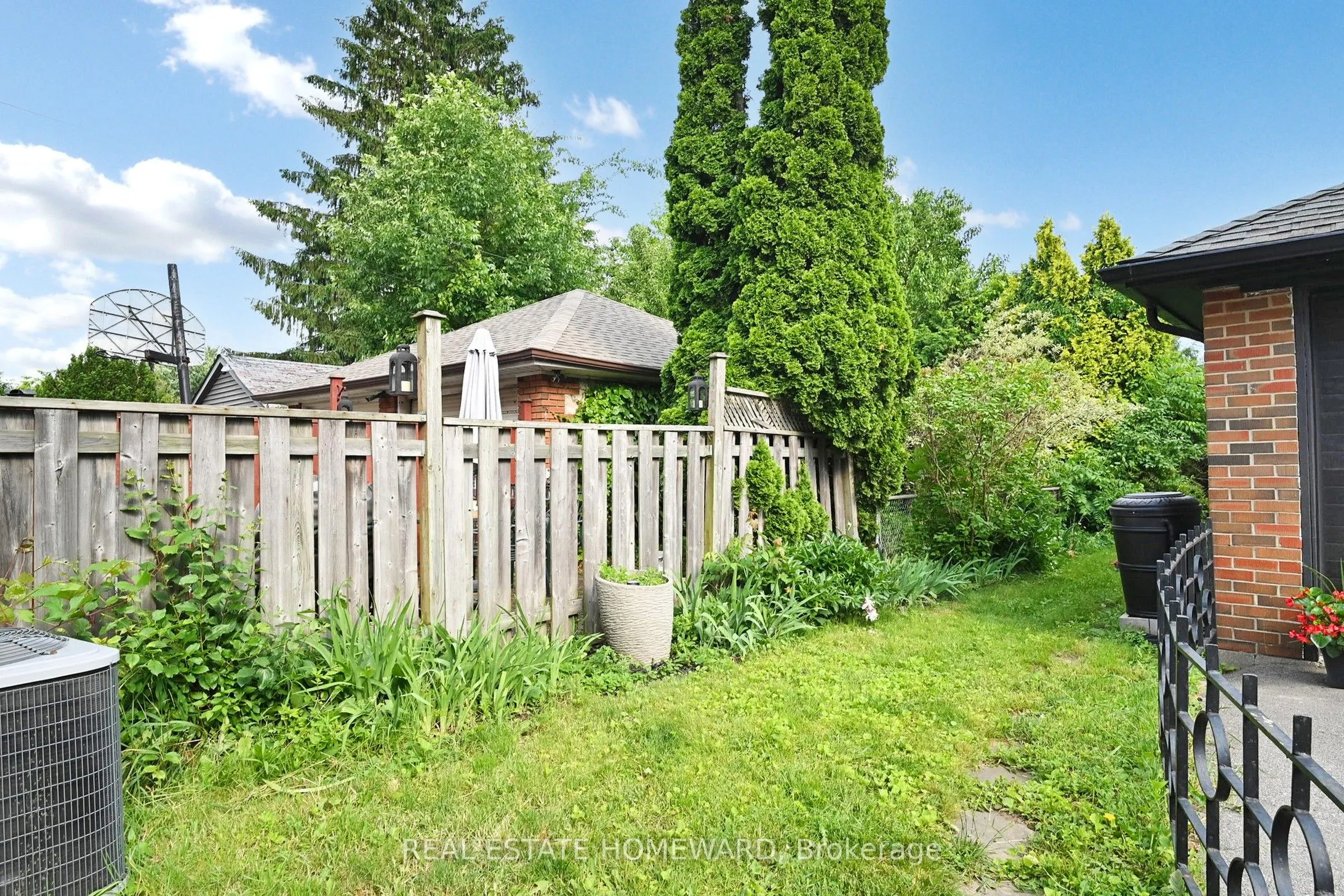 33 Graystone Gardens