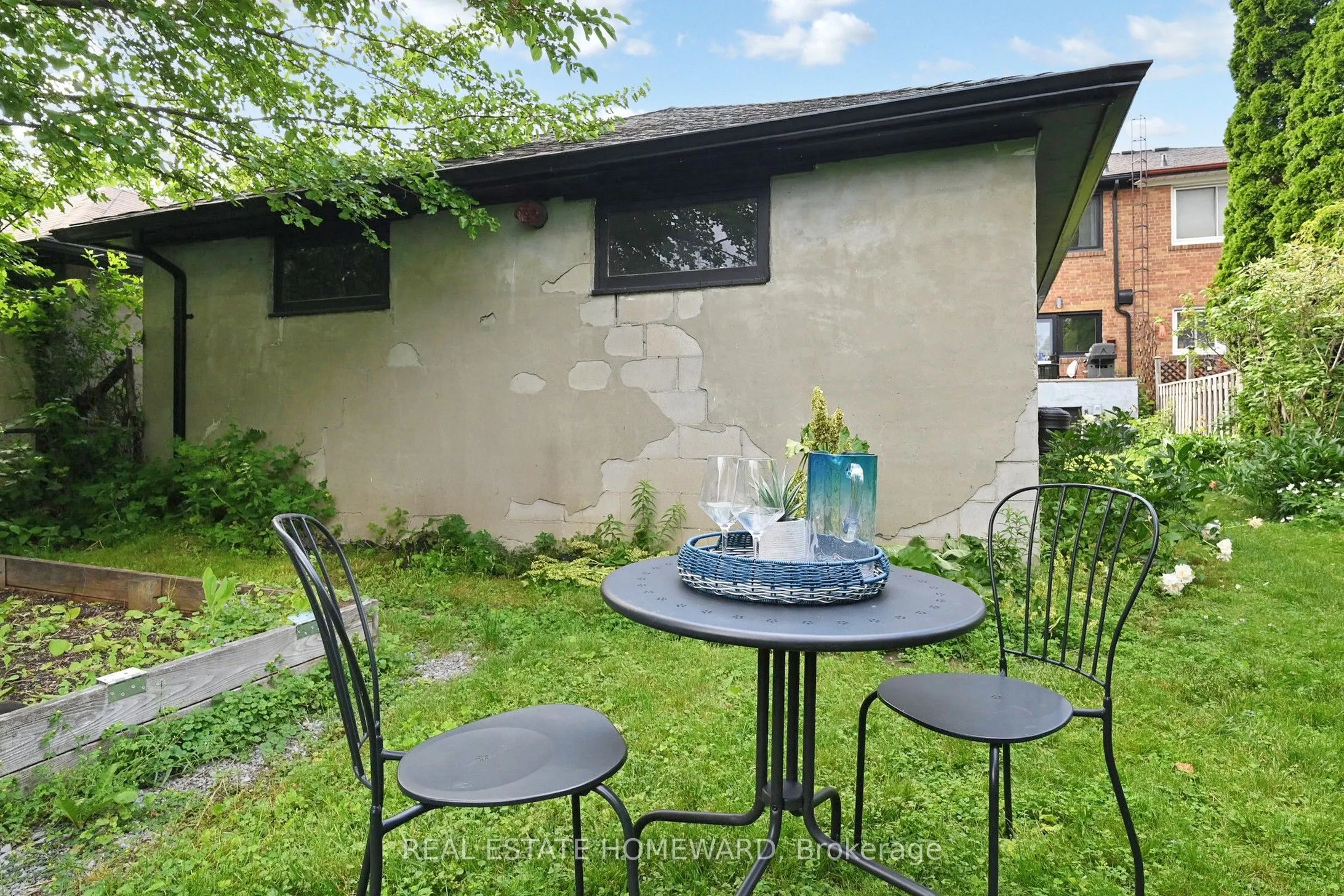 33 Graystone Gardens