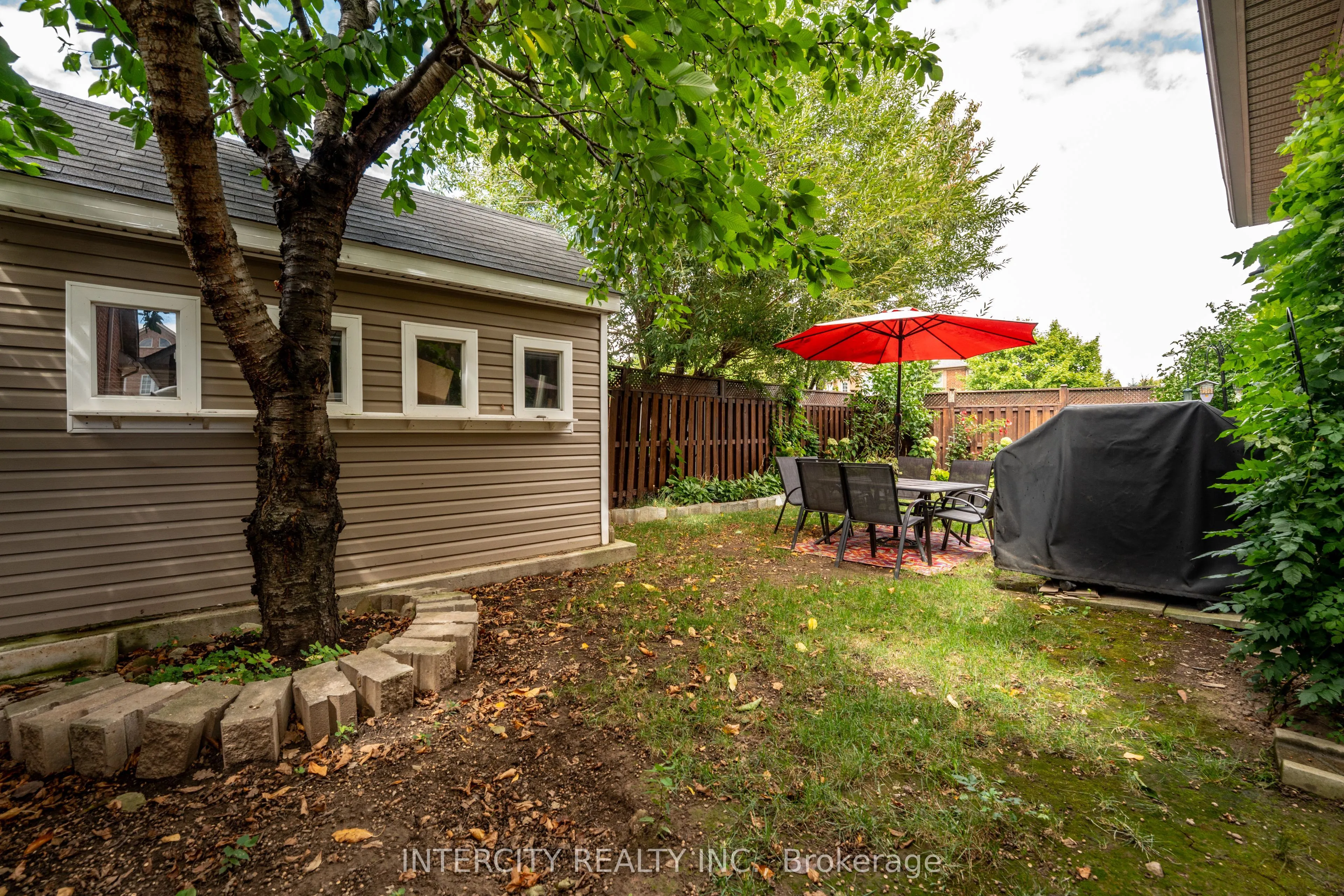 5409 Duchess Court