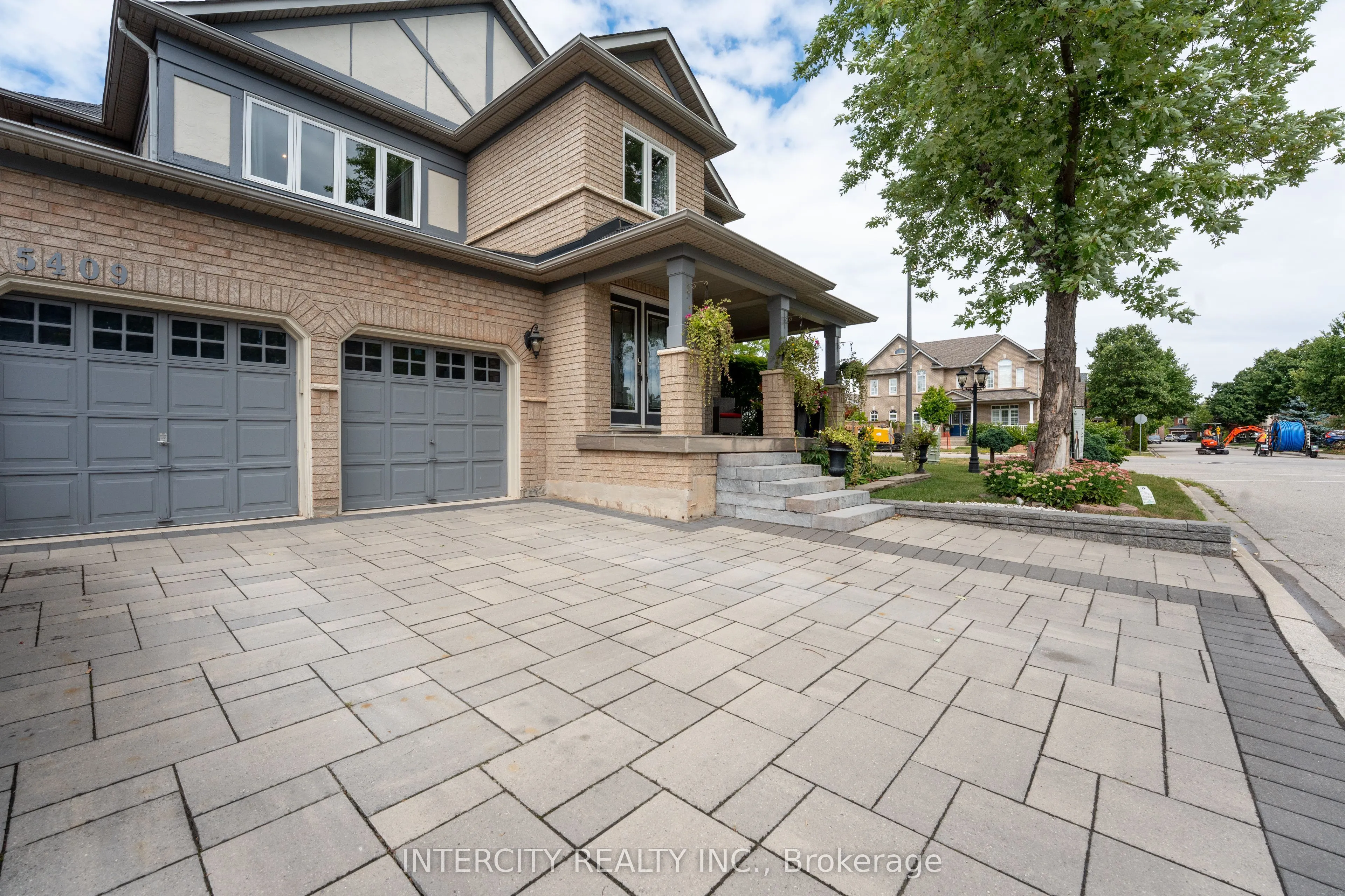 5409 Duchess Court