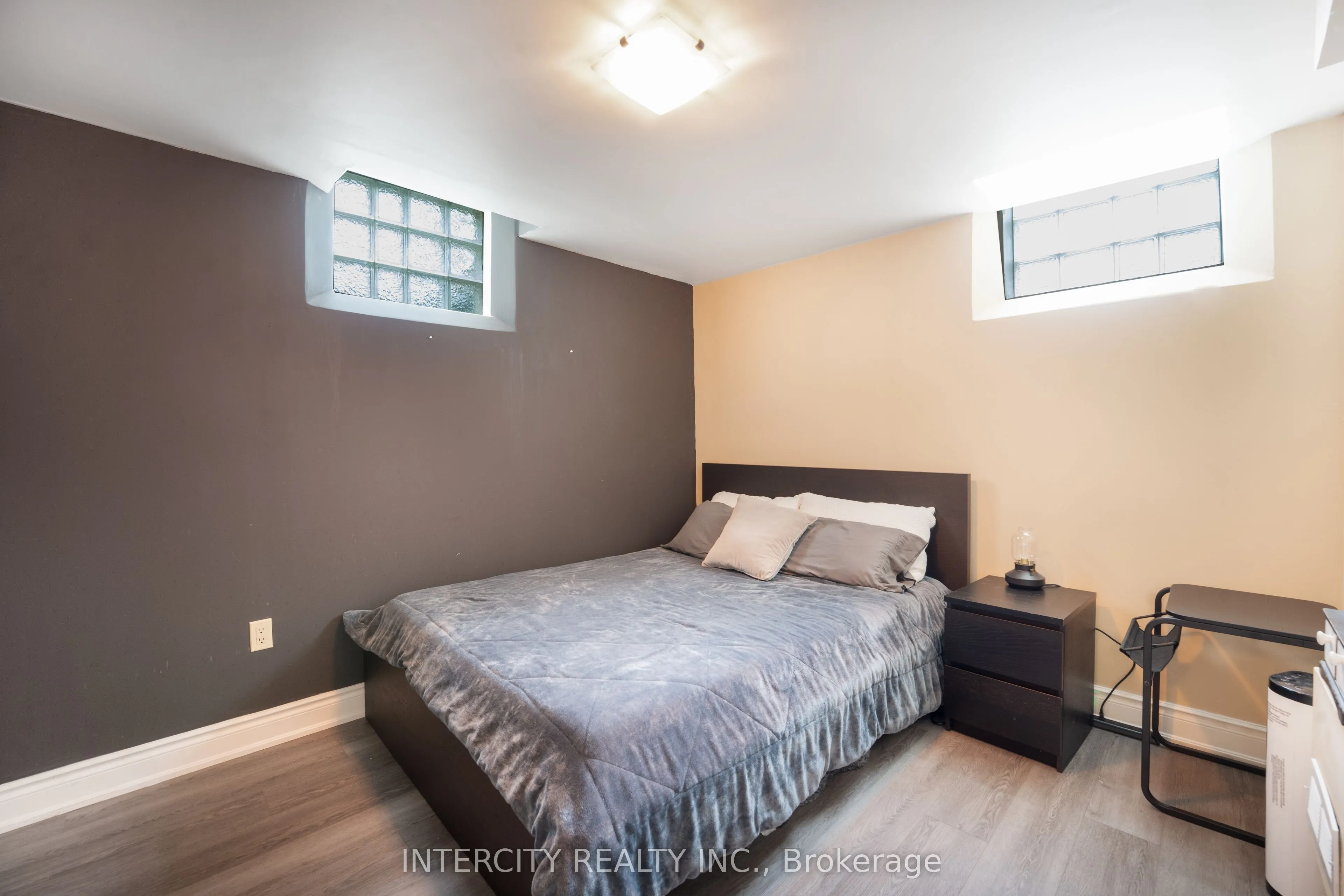 5409 Duchess Court