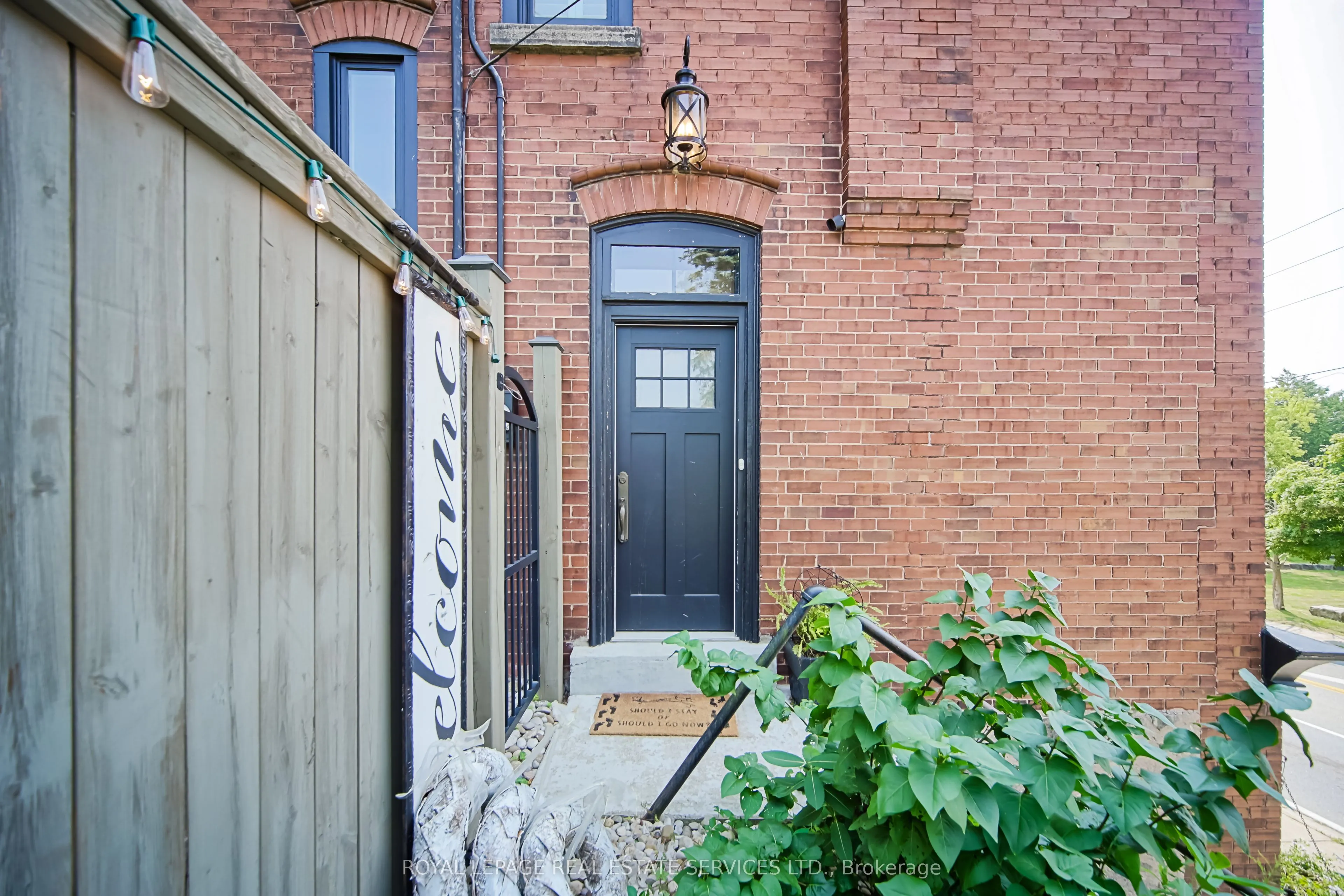 11 Main Street S
