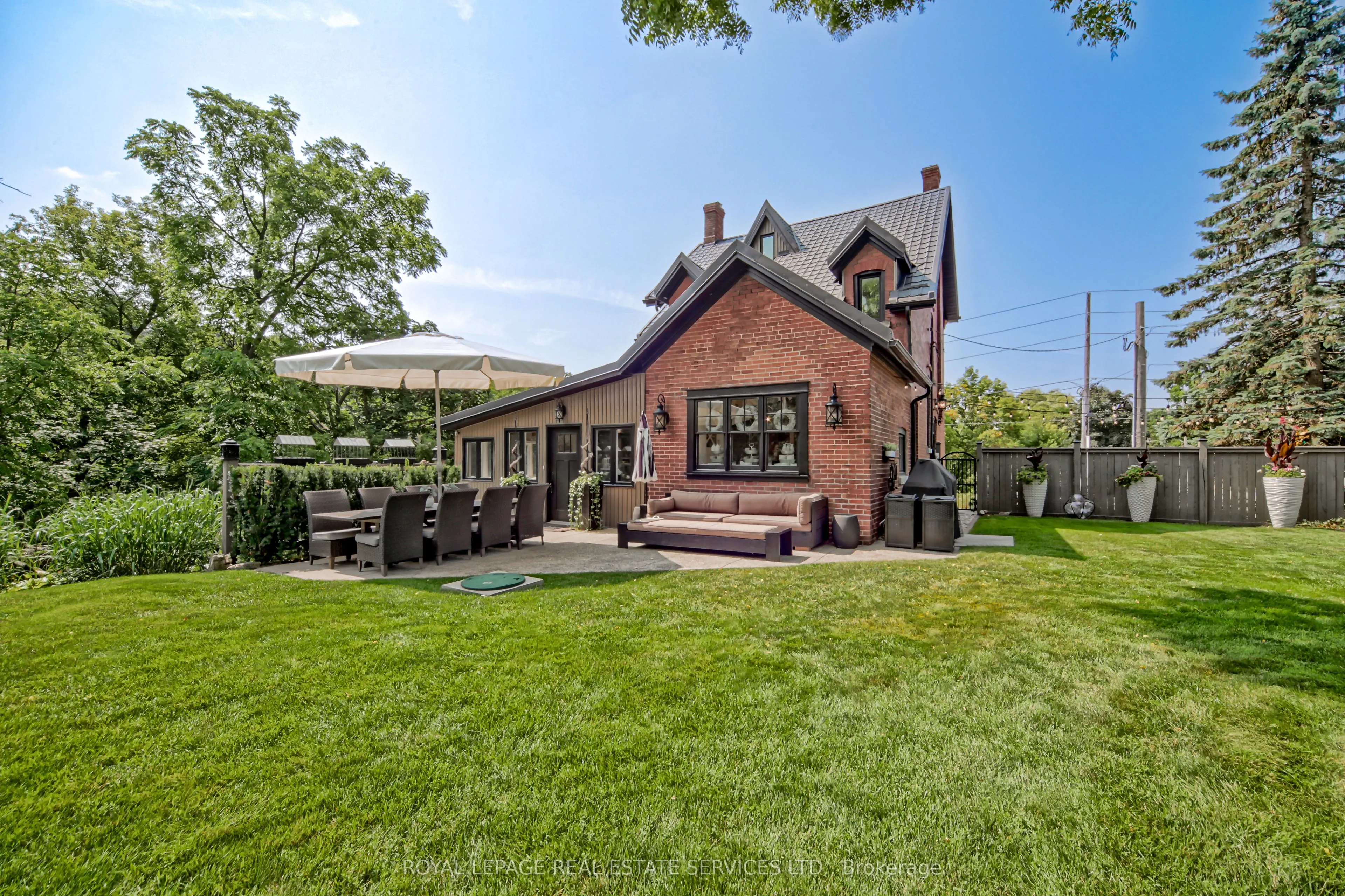 11 Main Street S