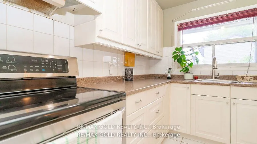 17 Greenhills Square