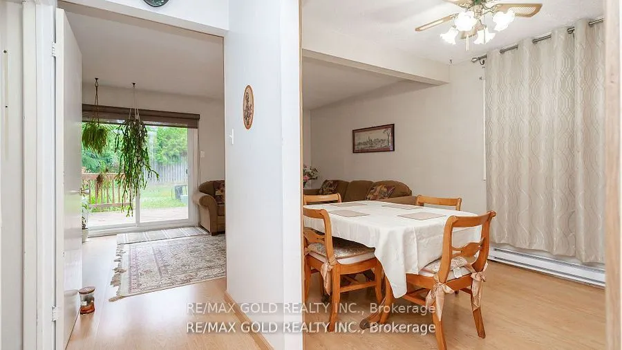 17 Greenhills Square