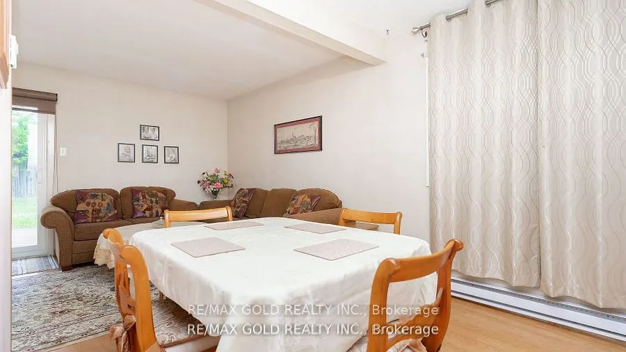 17 Greenhills Square