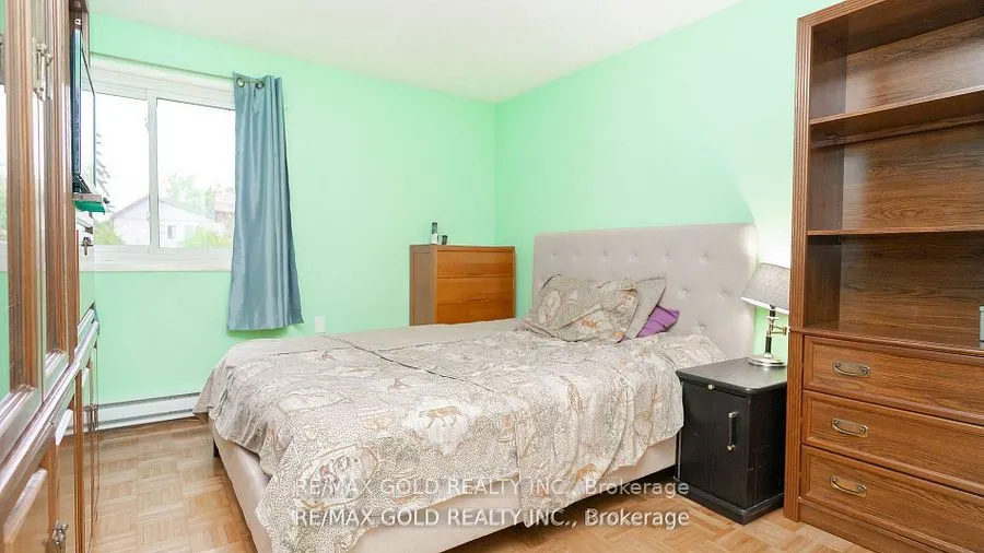 17 Greenhills Square