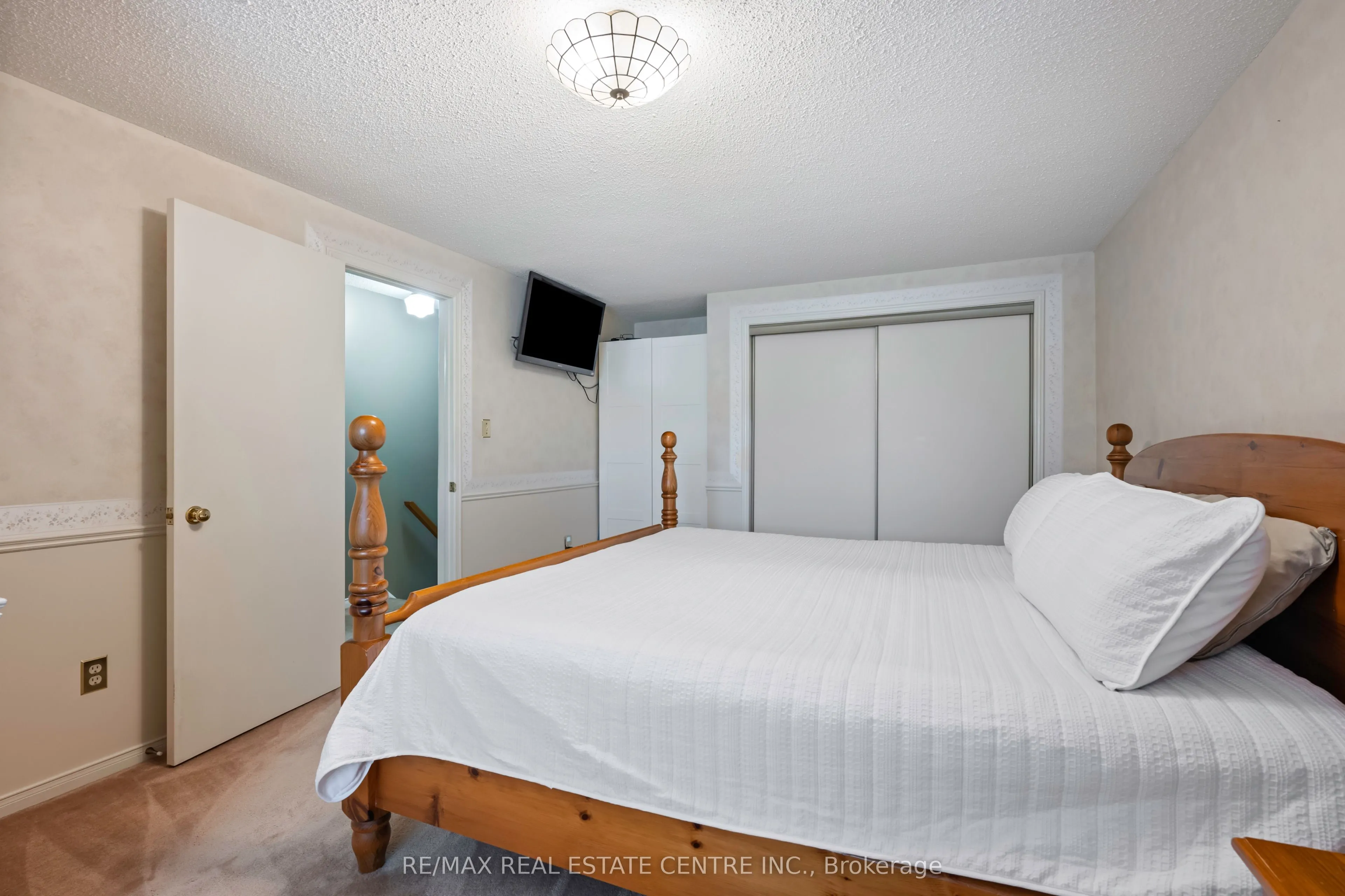 8 Passmore Avenue