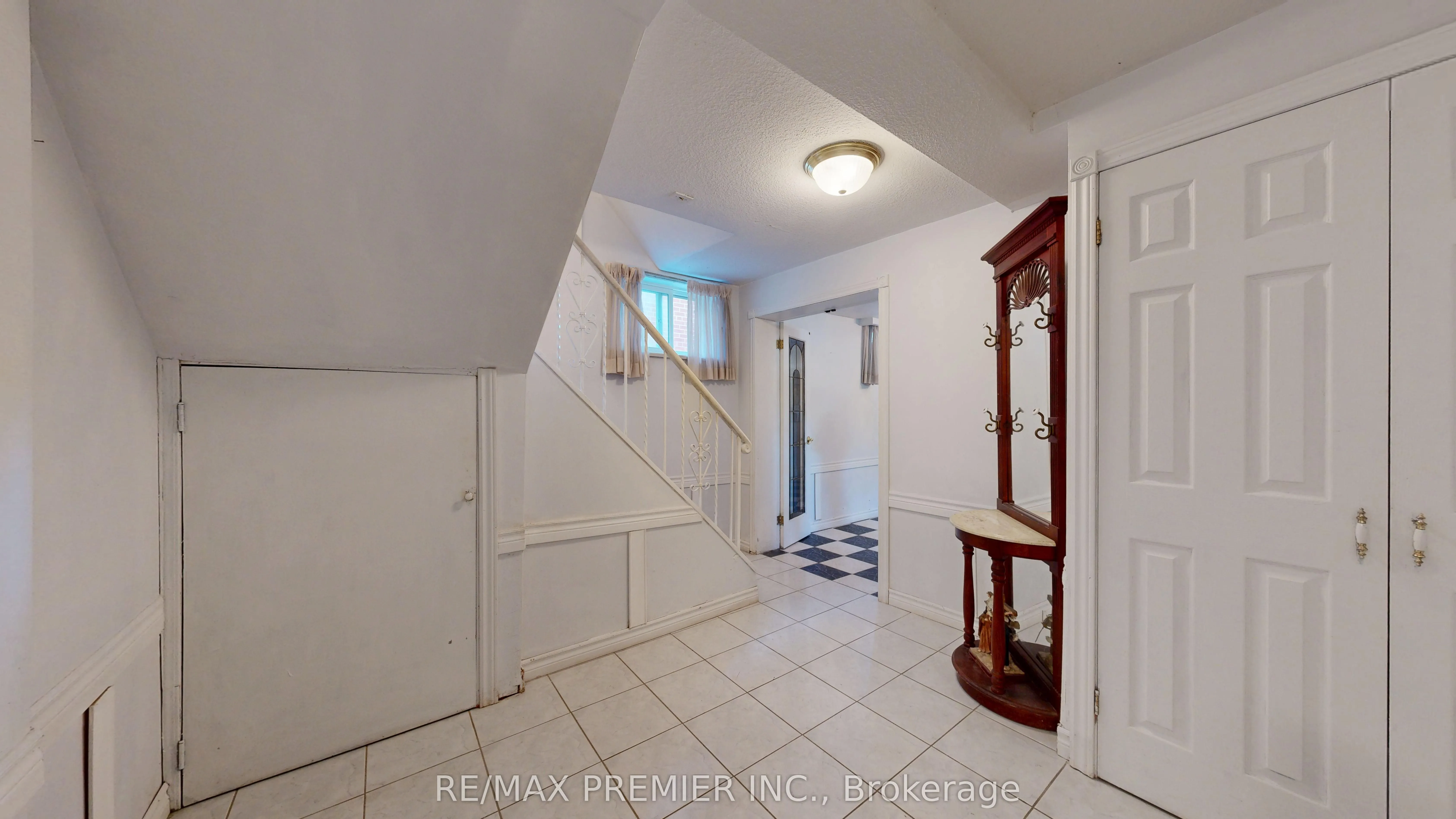 574 Queens Drive