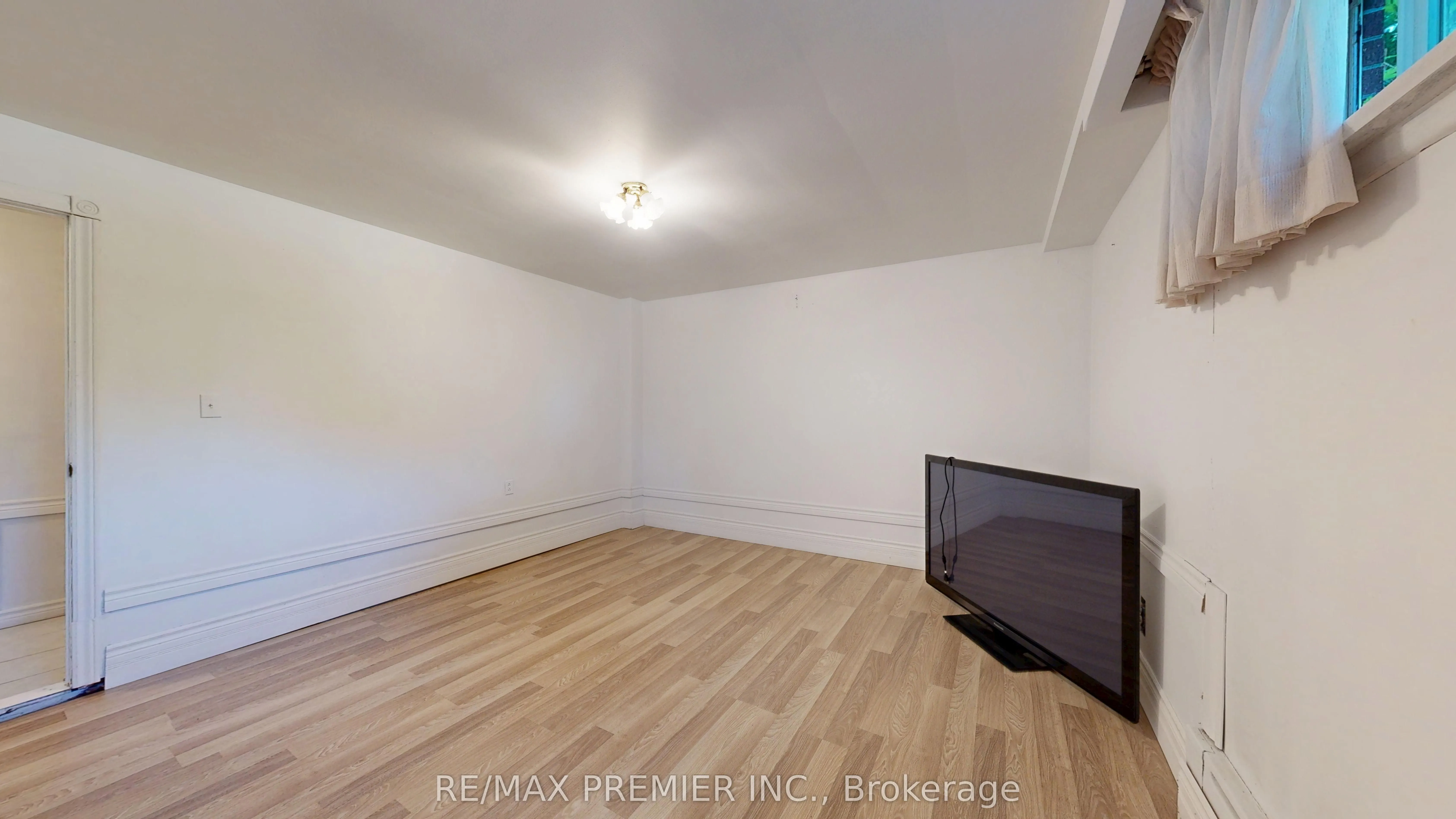 574 Queens Drive