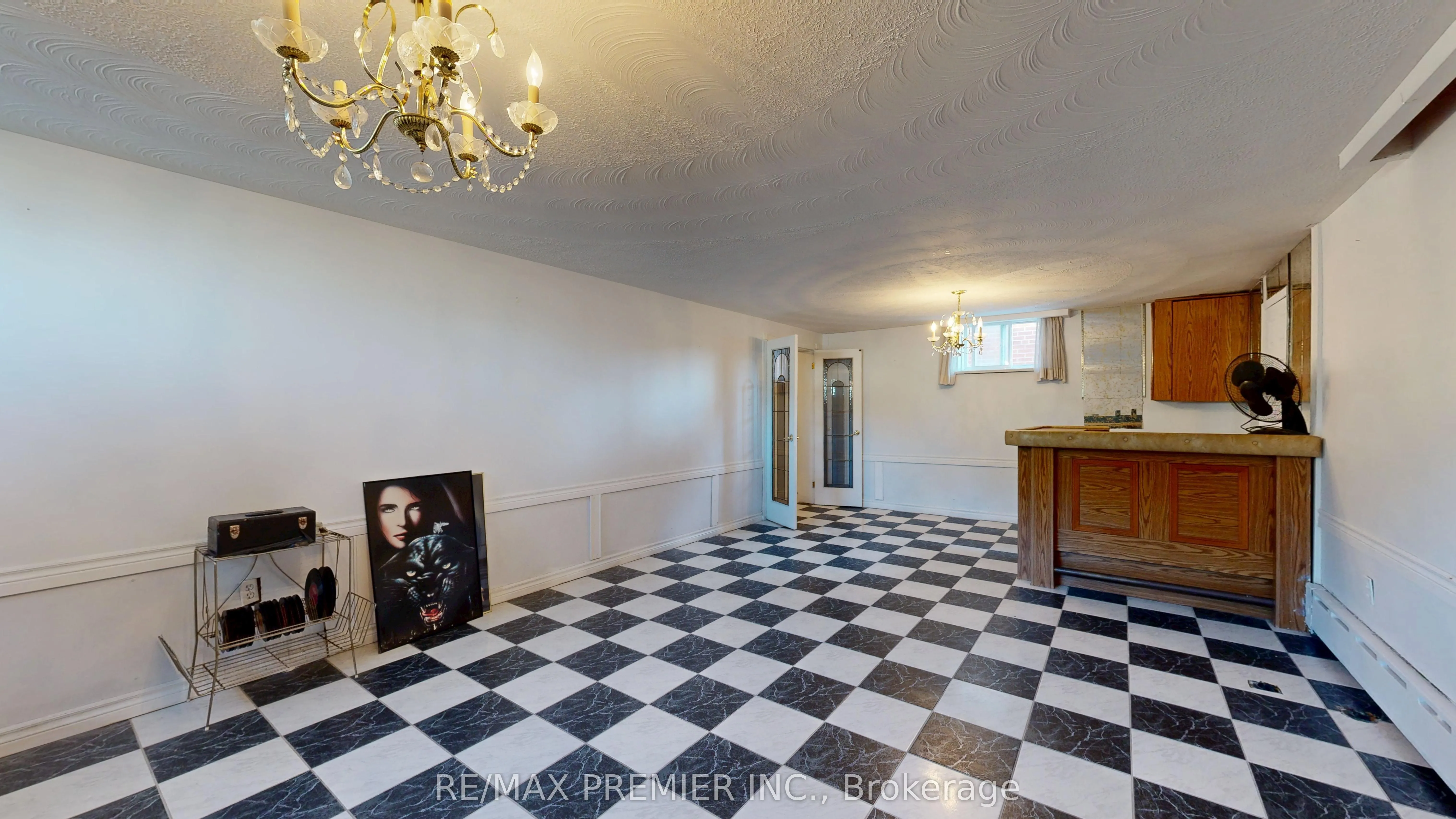 574 Queens Drive