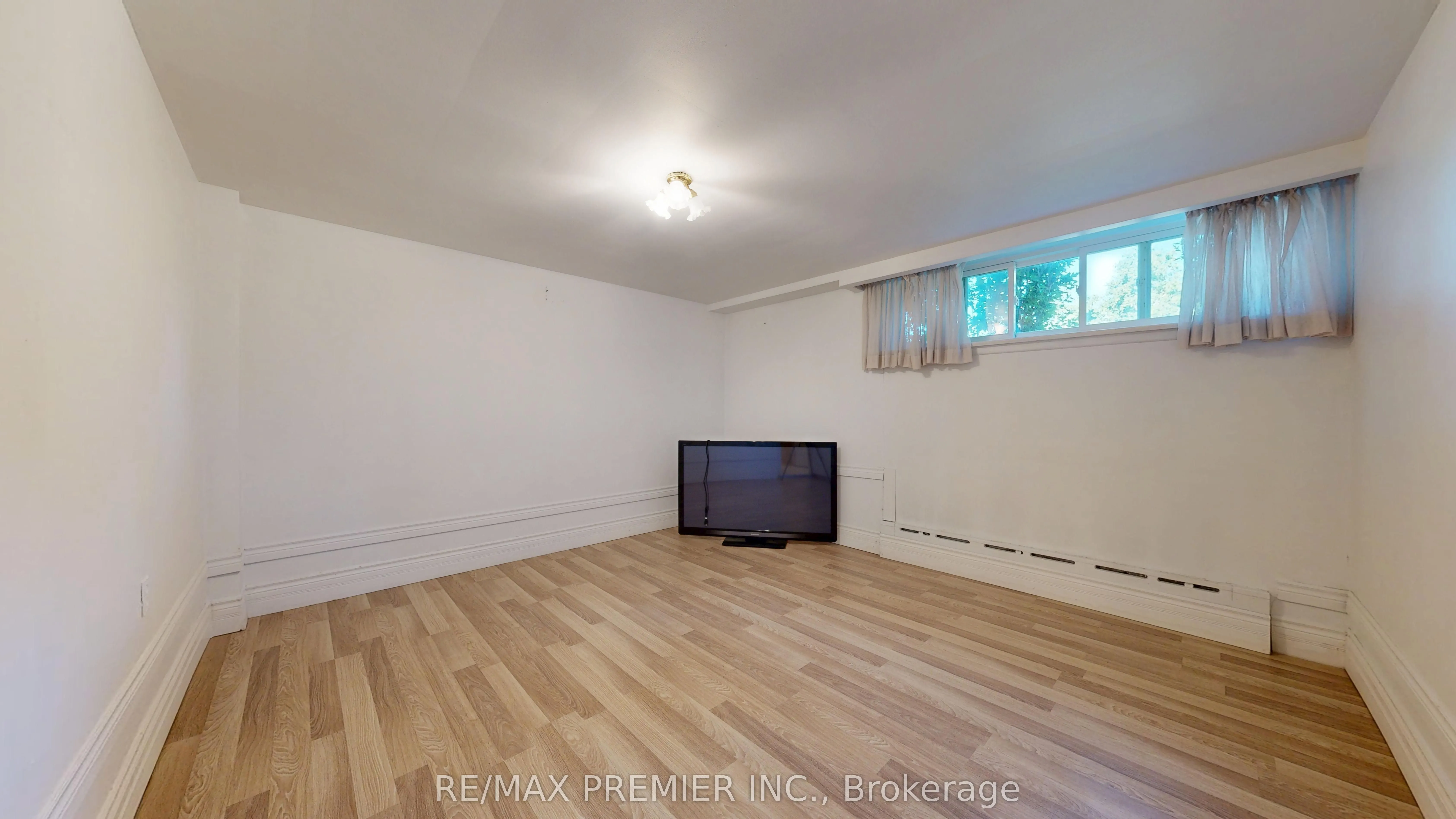 574 Queens Drive