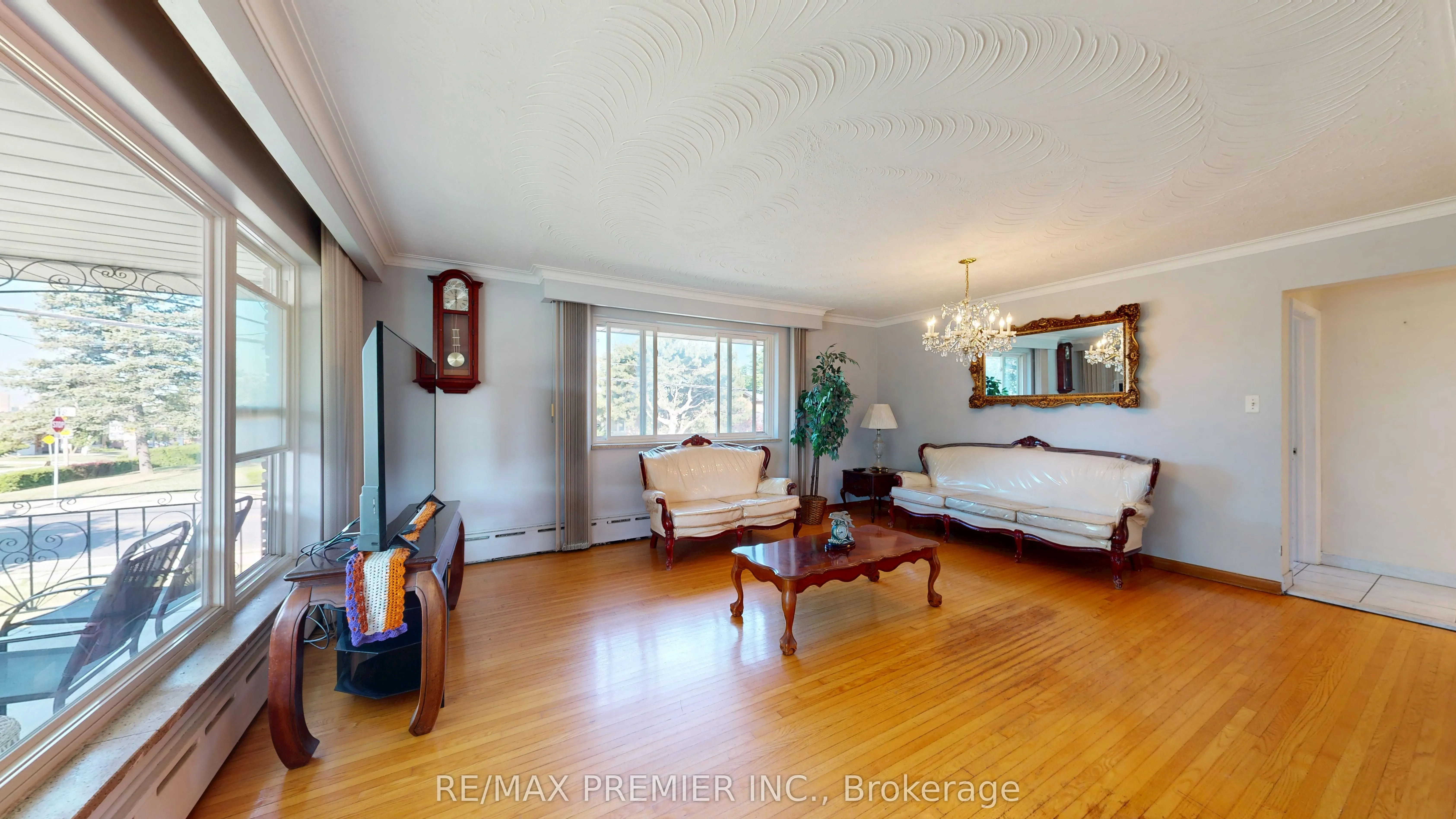 574 Queens Drive
