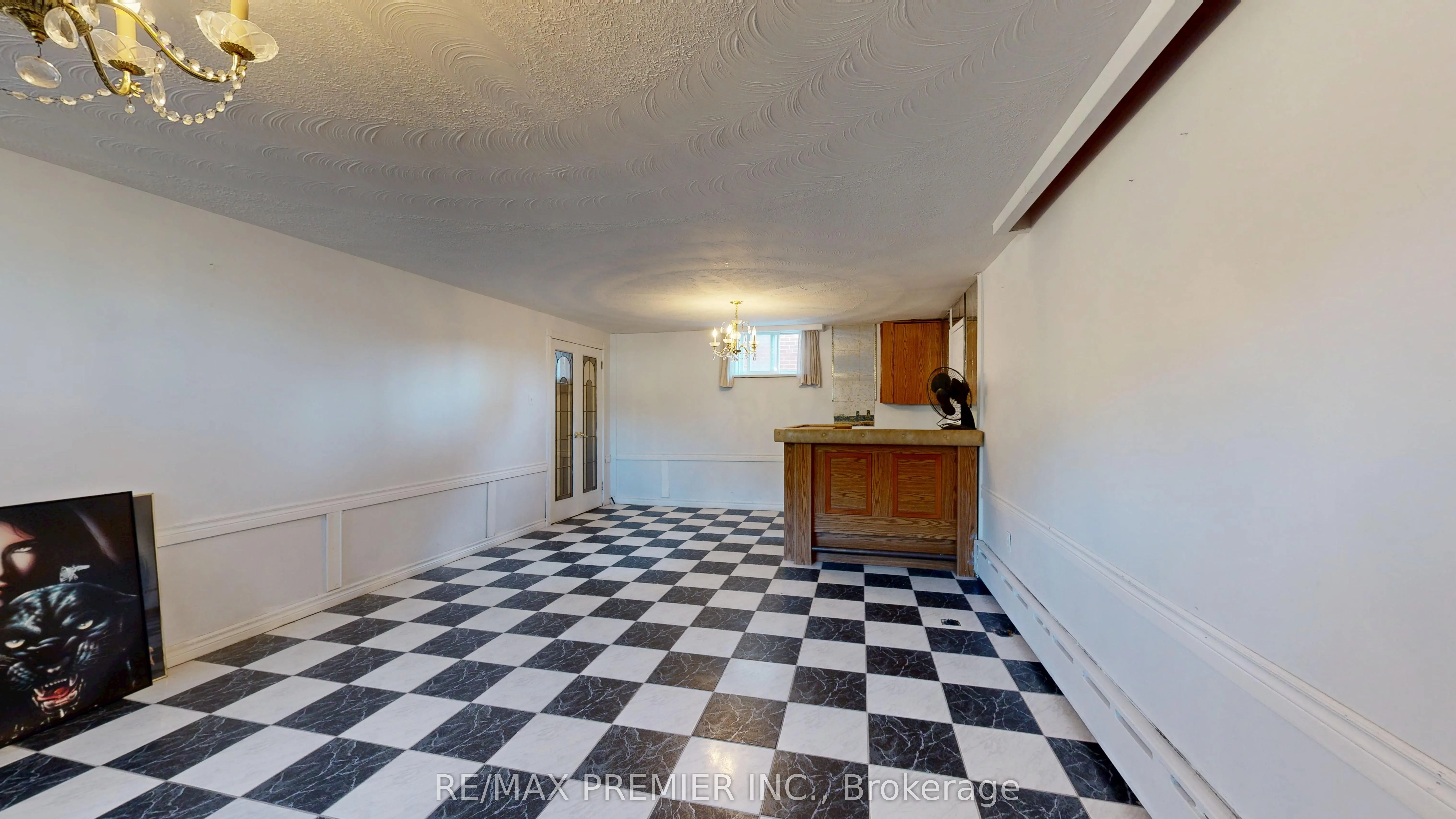 574 Queens Drive