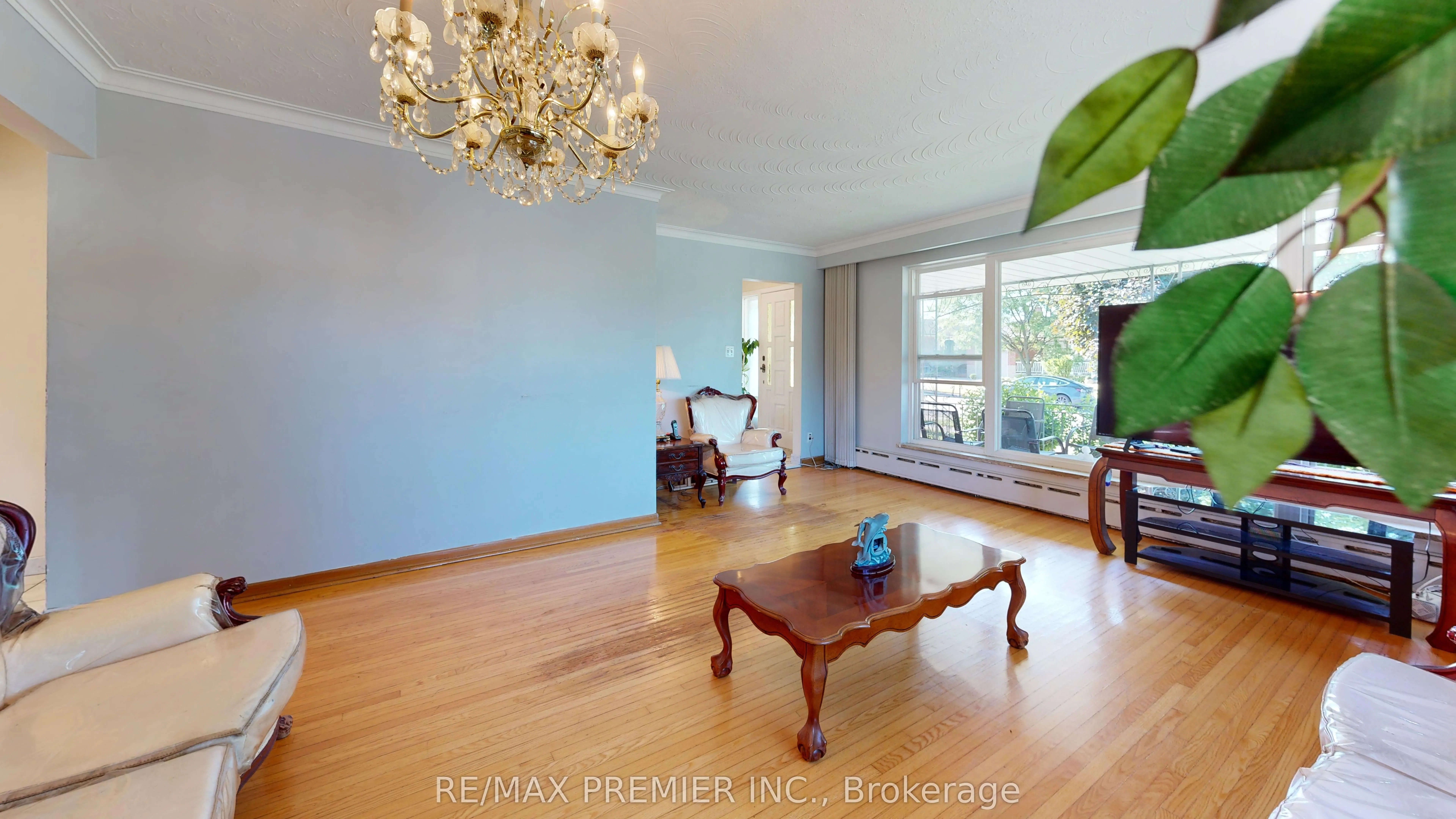 574 Queens Drive