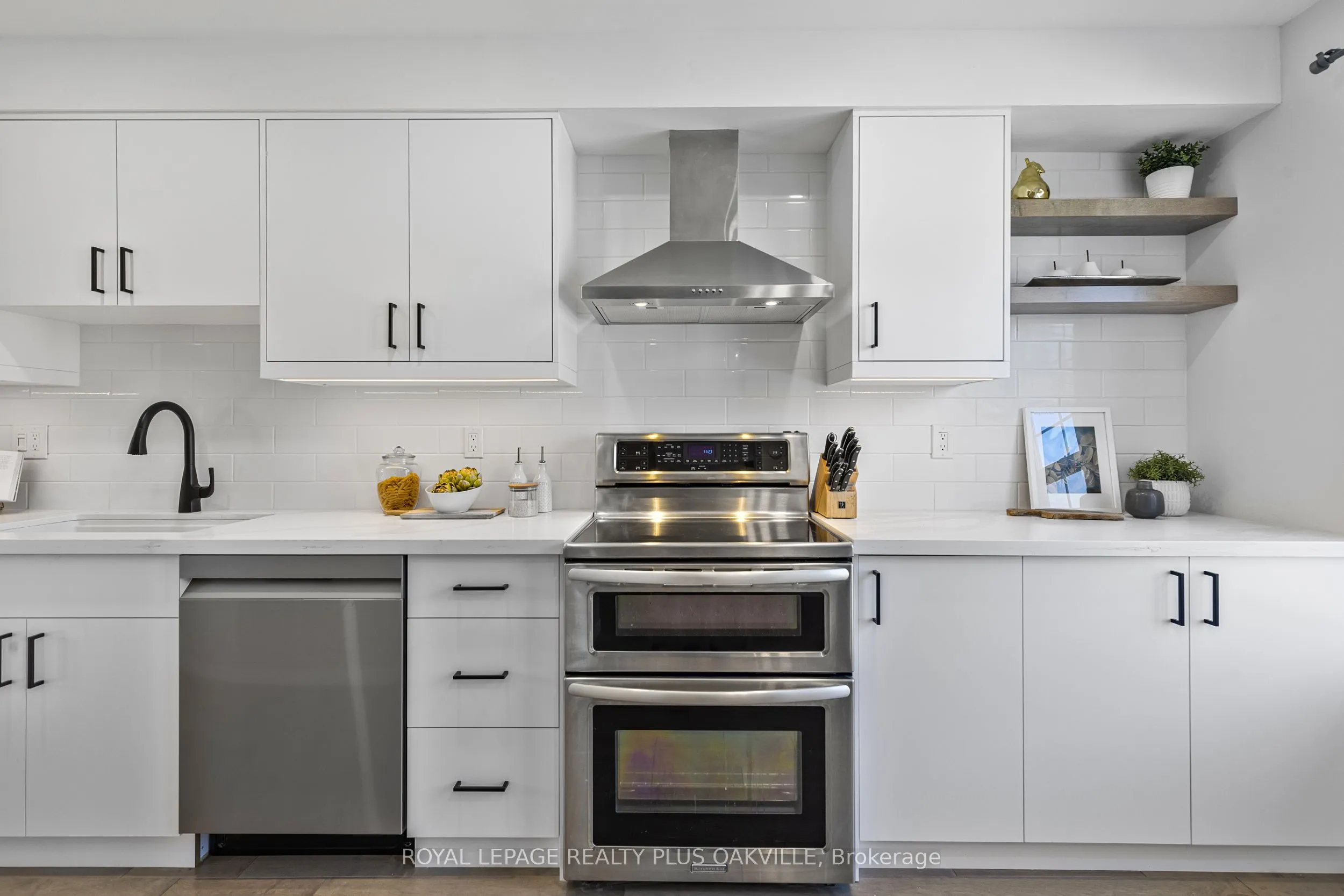 2272 Mowat Avenue, #34