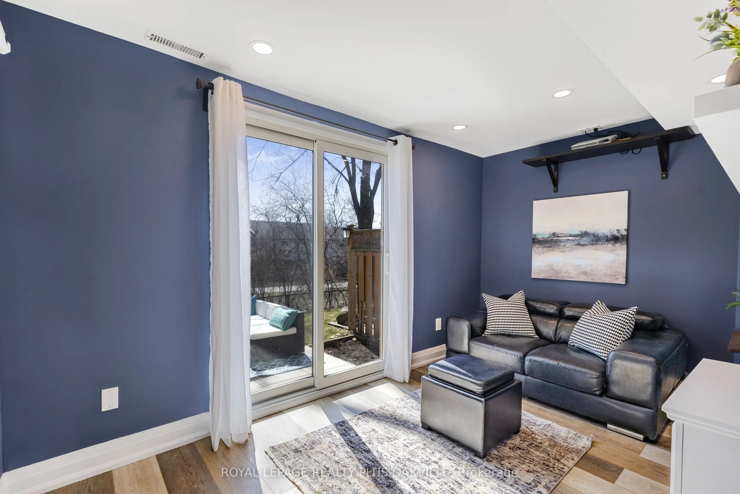 2272 Mowat Avenue, #34