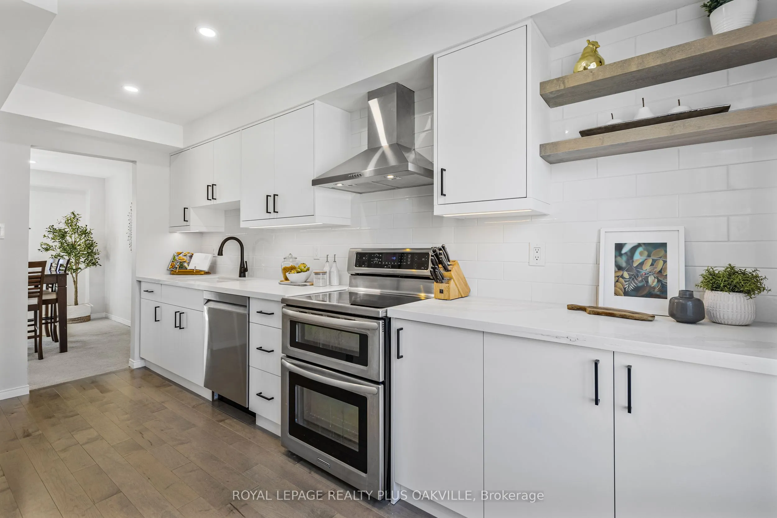 2272 Mowat Avenue, #34