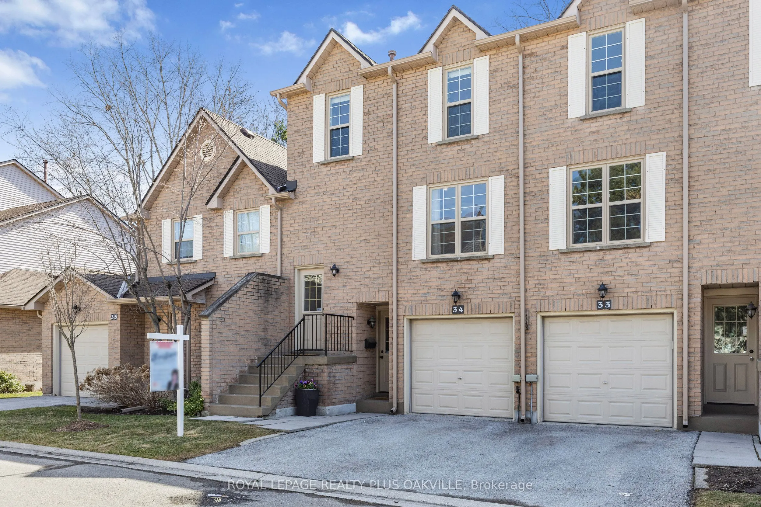 2272 Mowat Avenue, #34