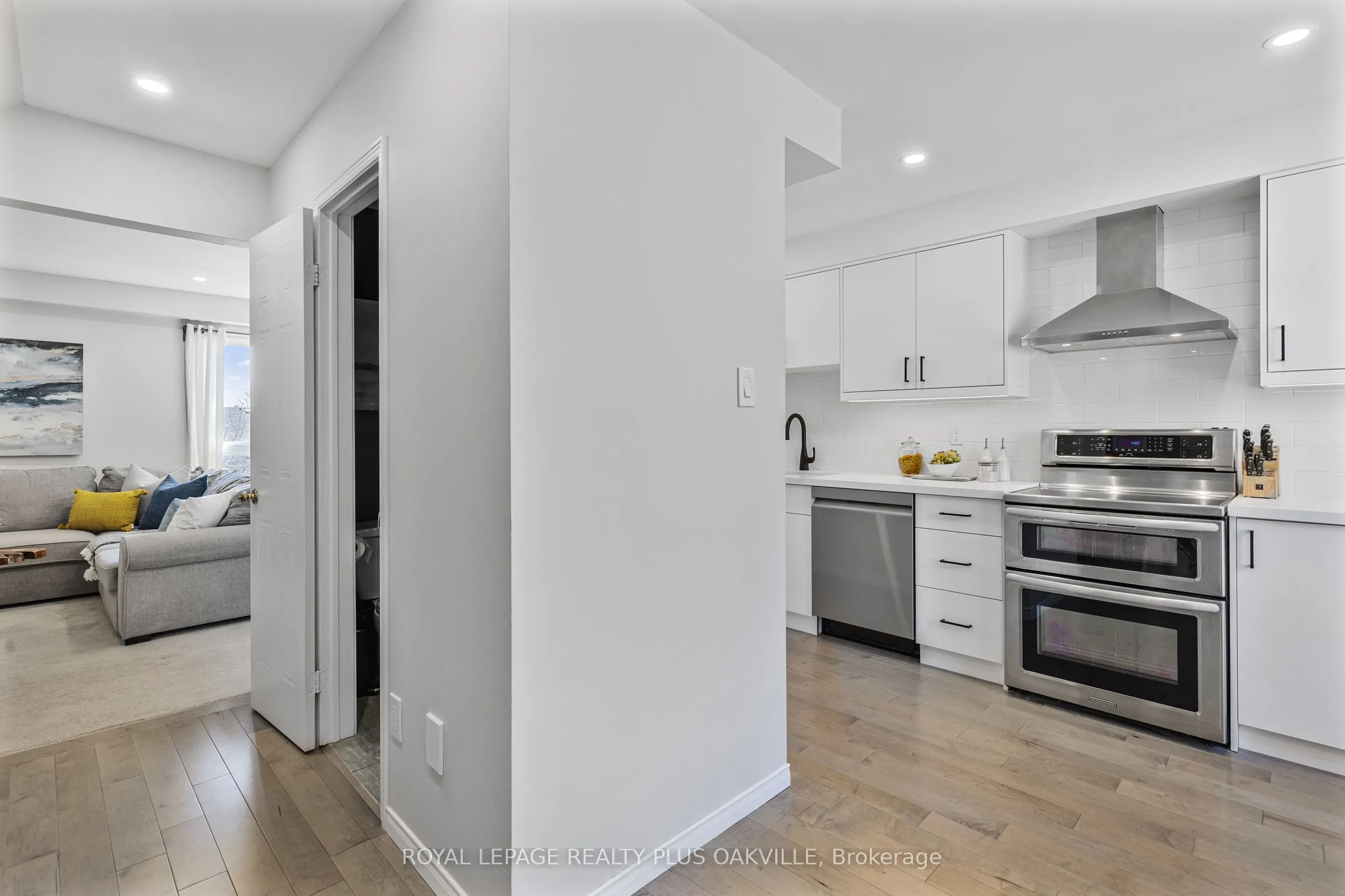 2272 Mowat Avenue, #34