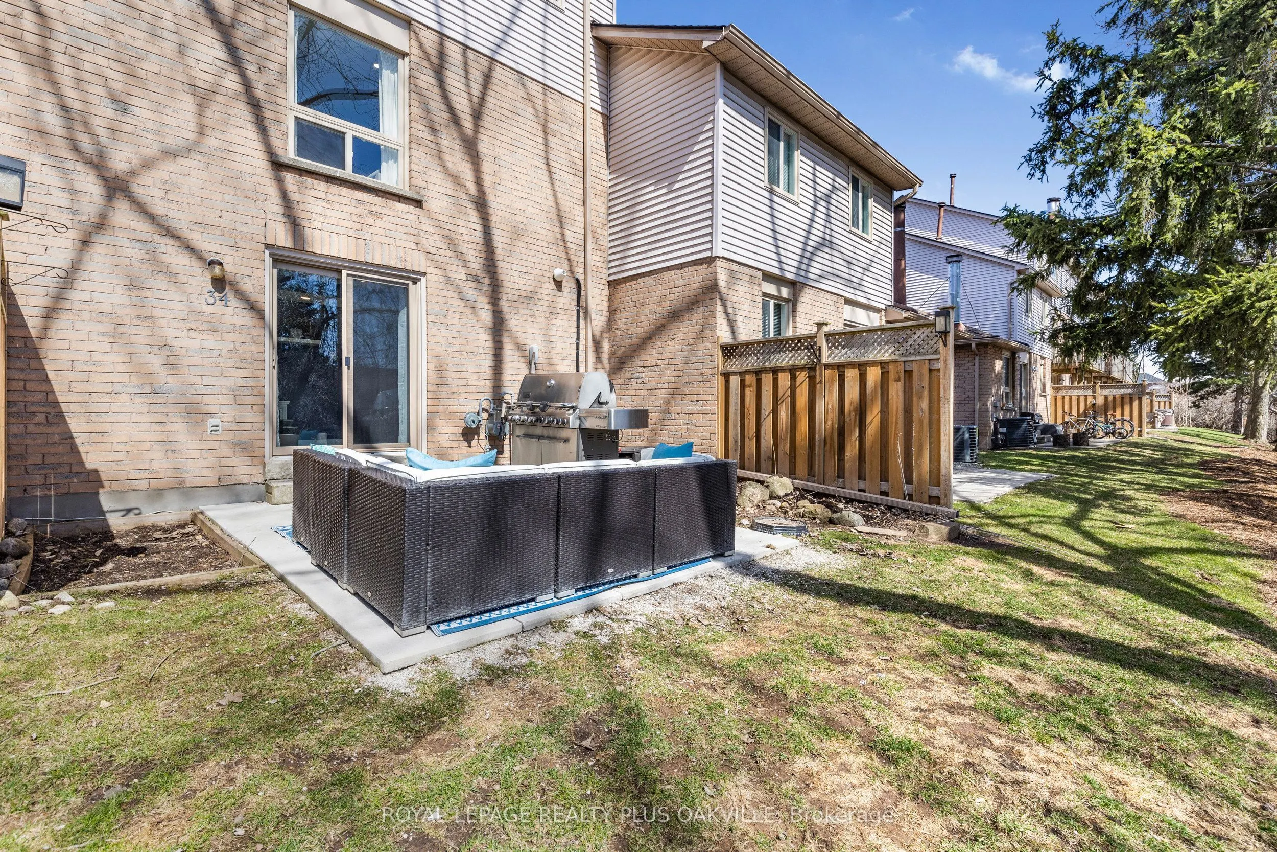 2272 Mowat Avenue, #34