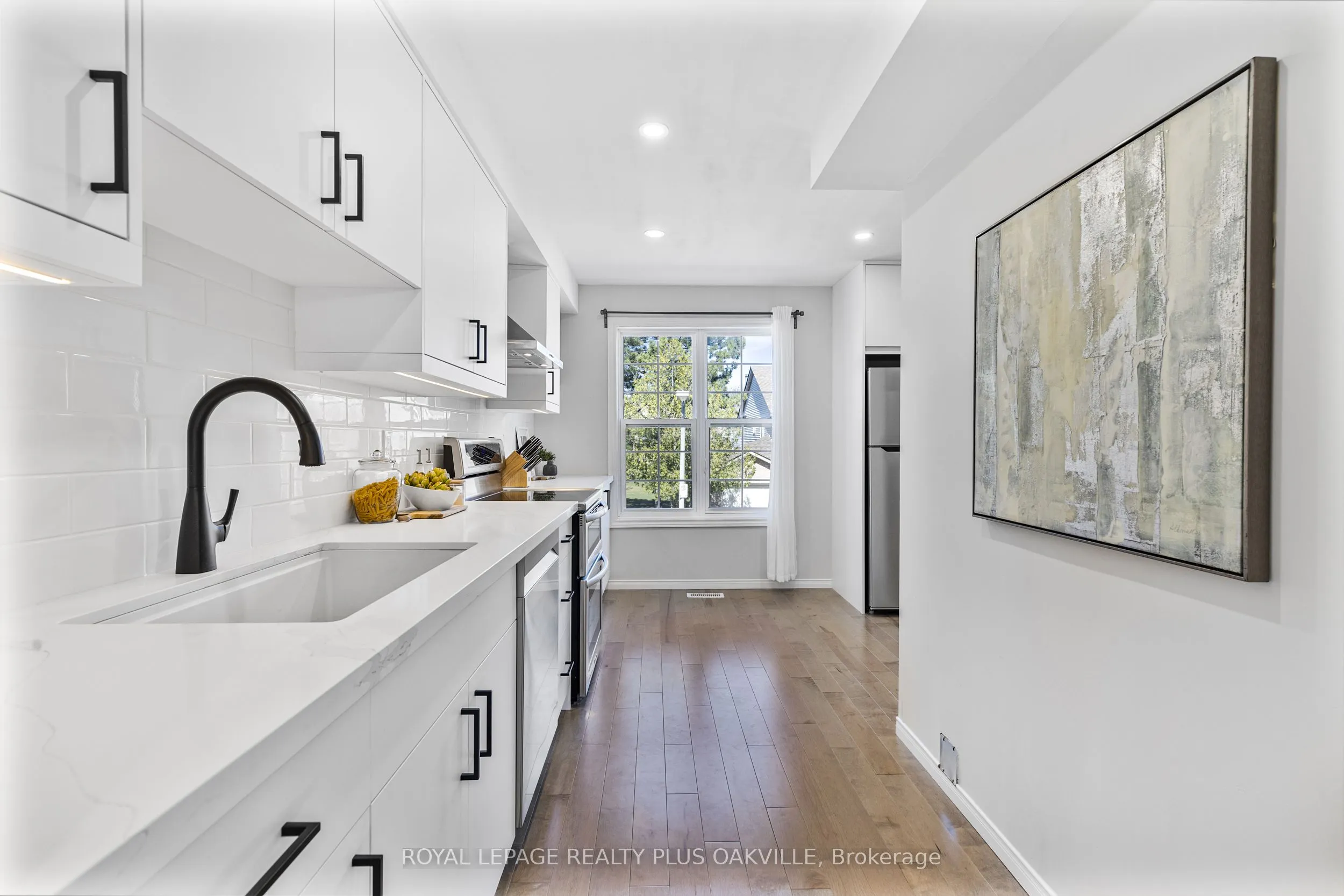 2272 Mowat Avenue, #34