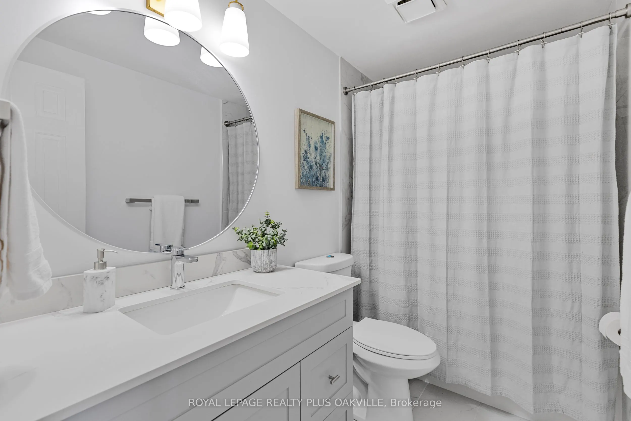 2272 Mowat Avenue, #34