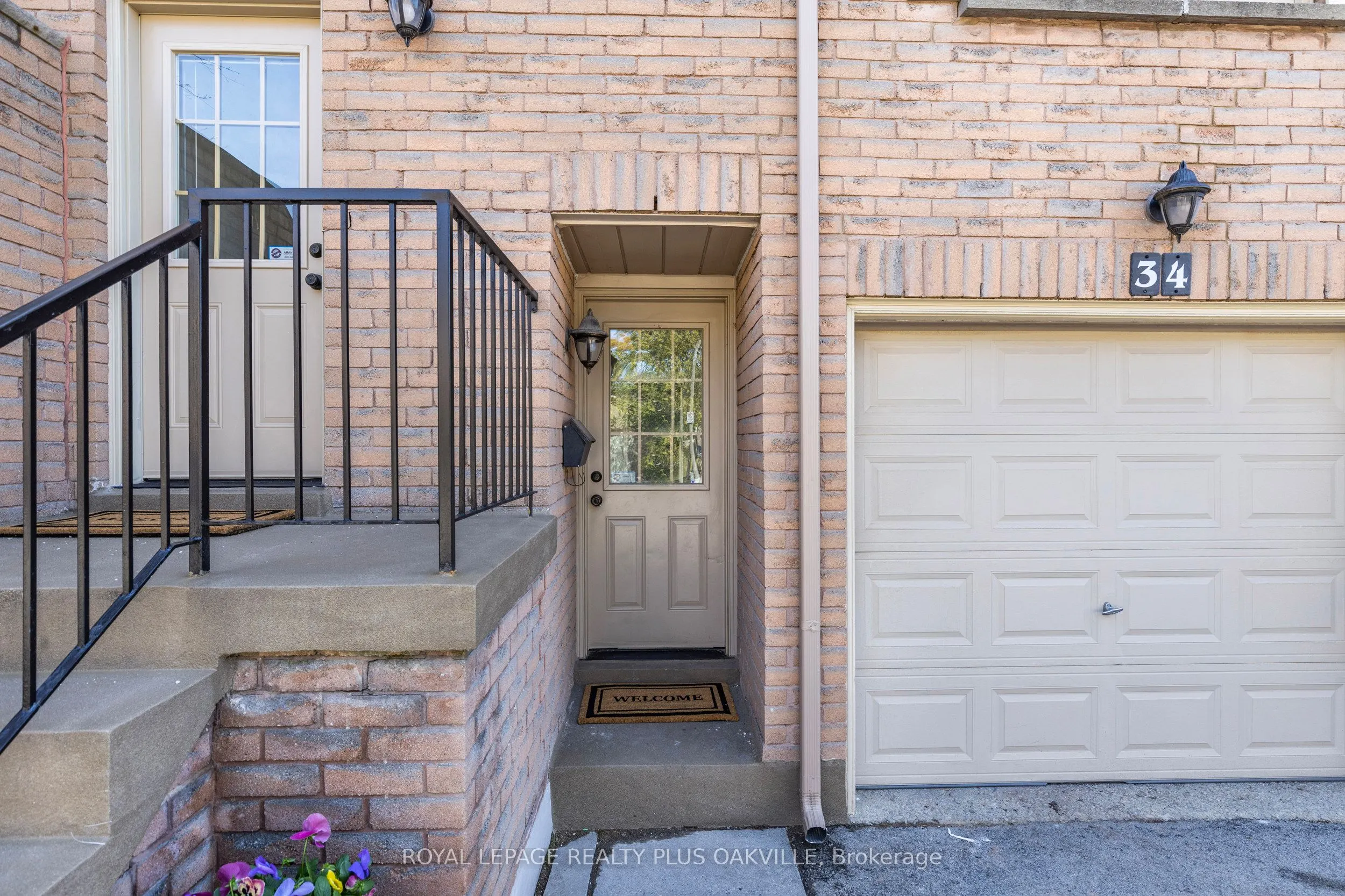 2272 Mowat Avenue, #34