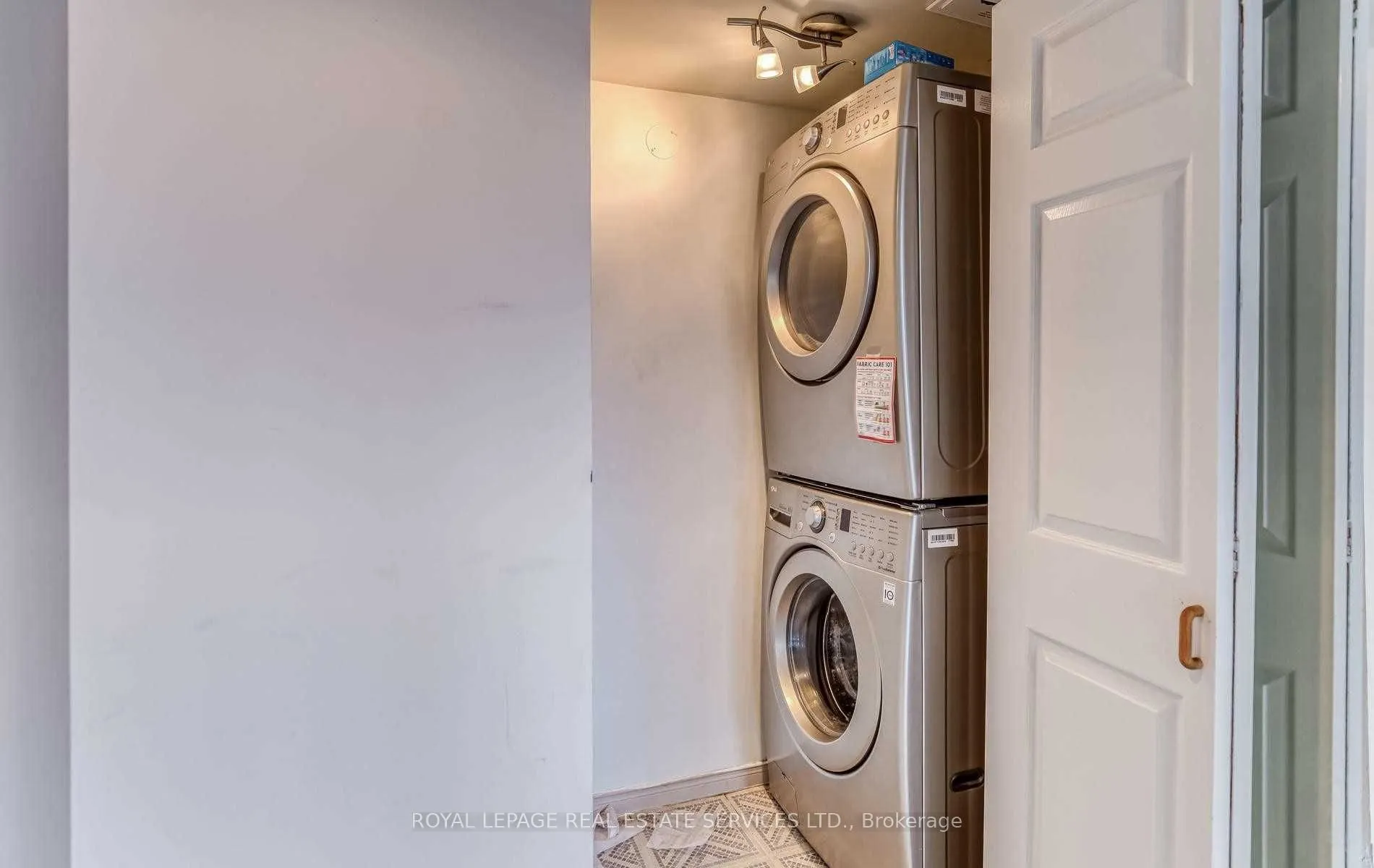 1485 Lakeshore Road E, #905