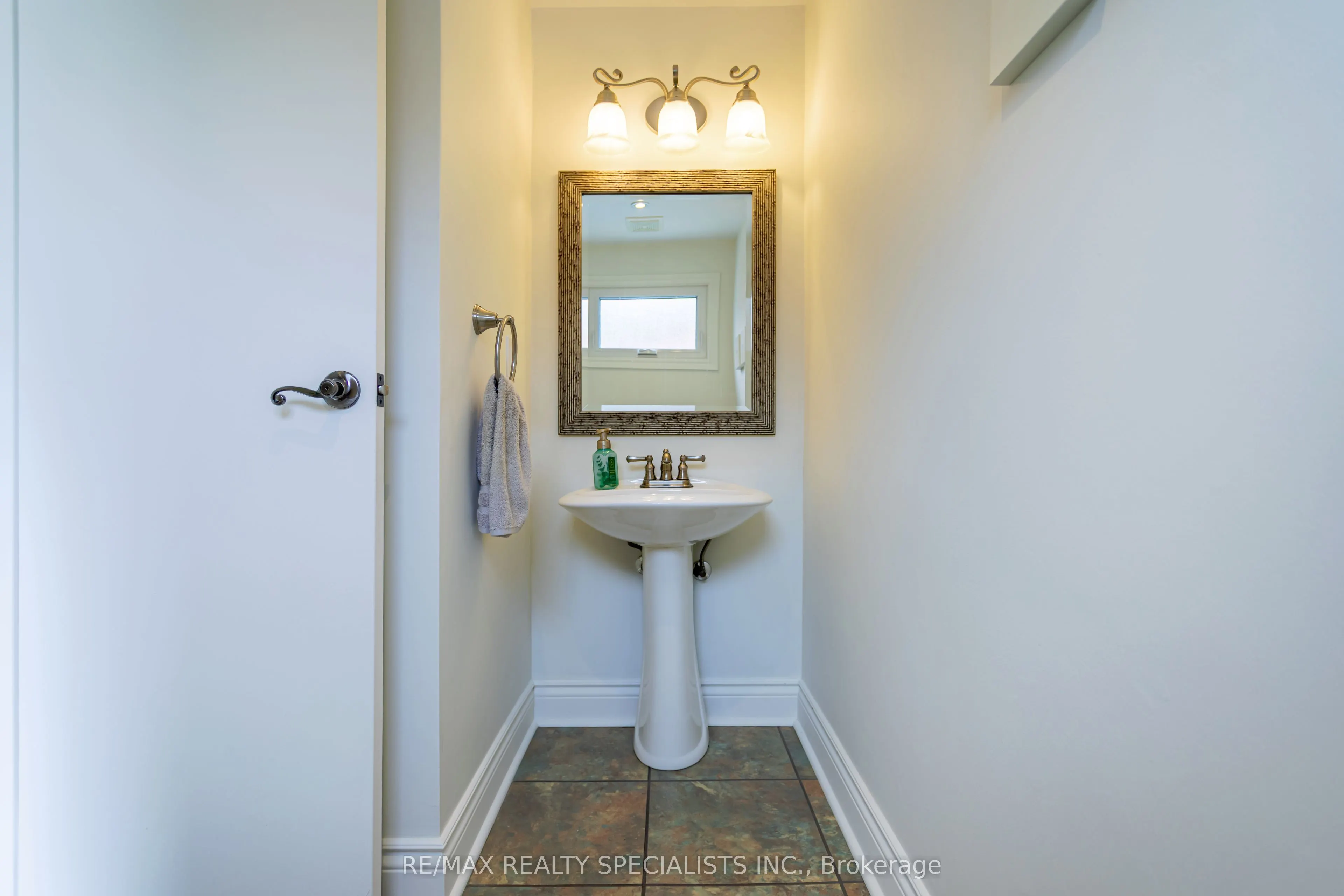 2226 Waycross Crescent