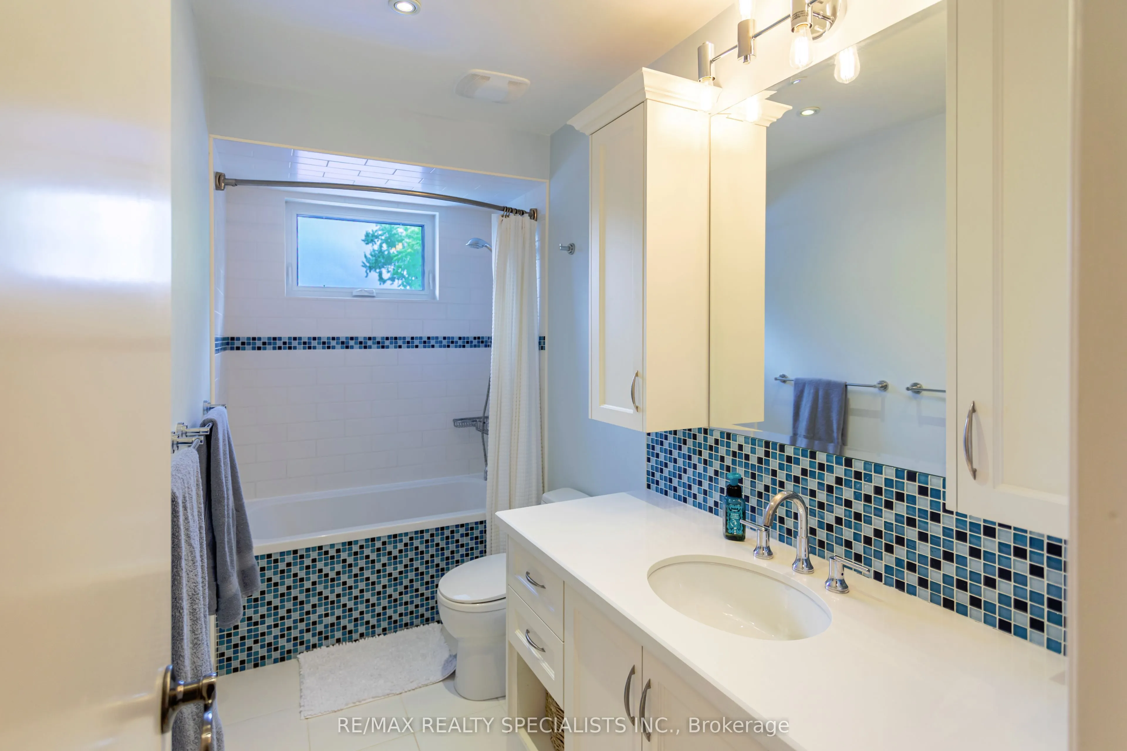 2226 Waycross Crescent