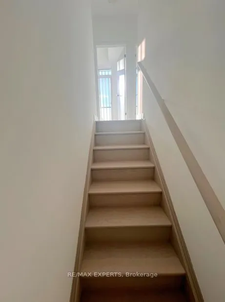 101-220 Missinnihe Way, #101