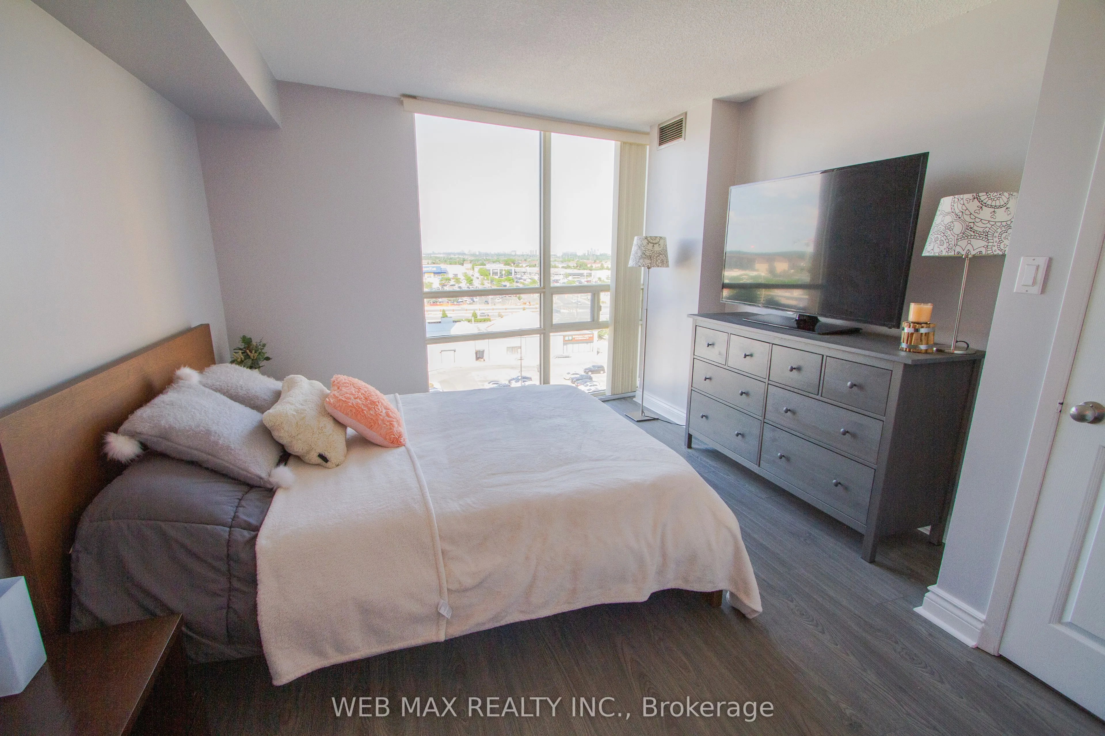 50 Eglinton Avenue W, #905