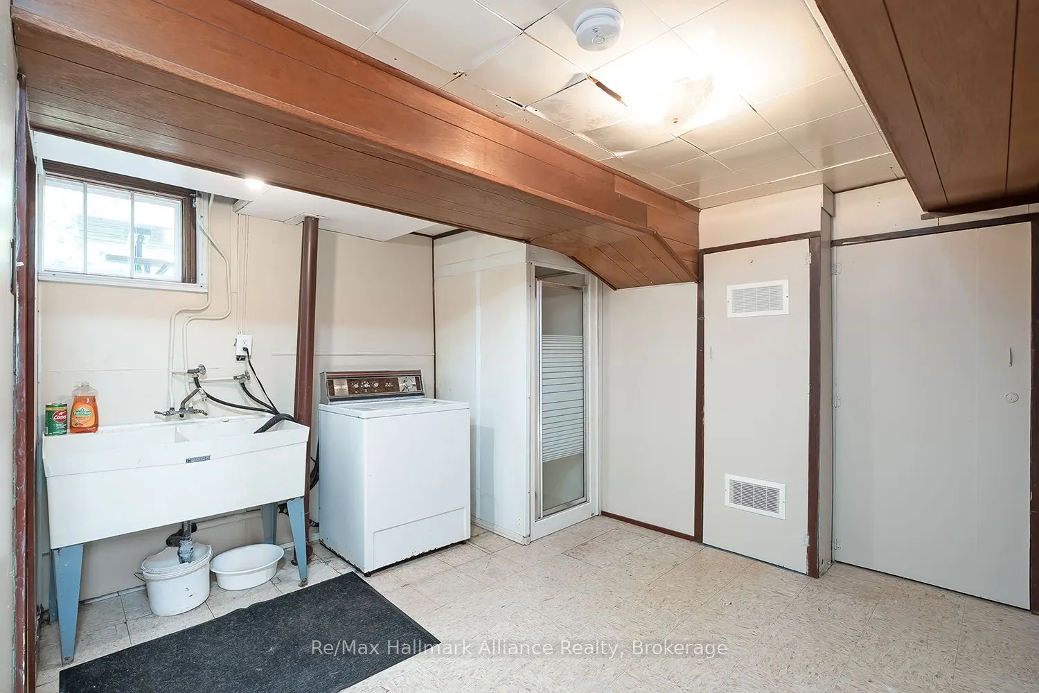 543 Pinegrove Road