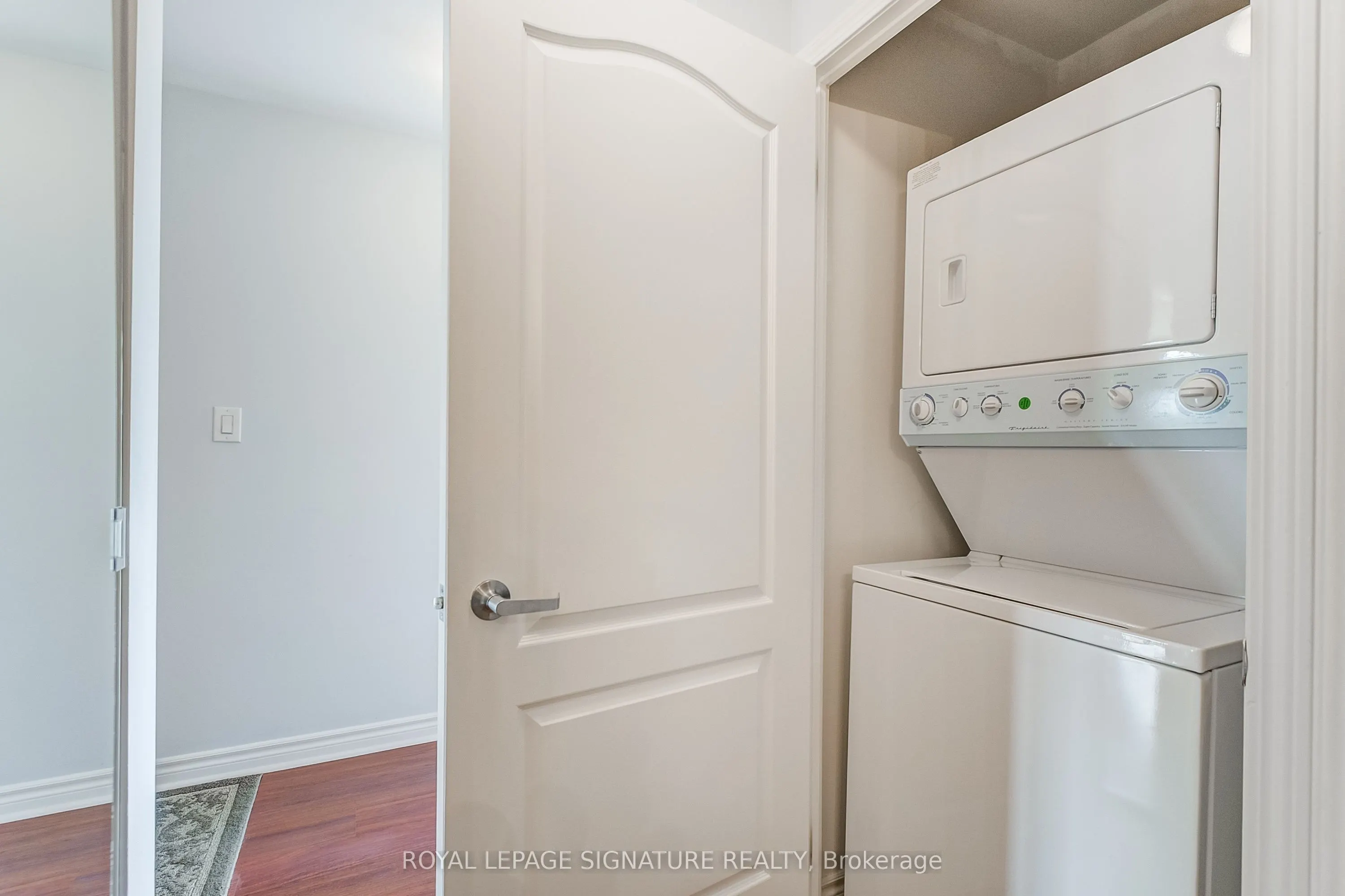 3865 Lake Shore Boulevard W, #320