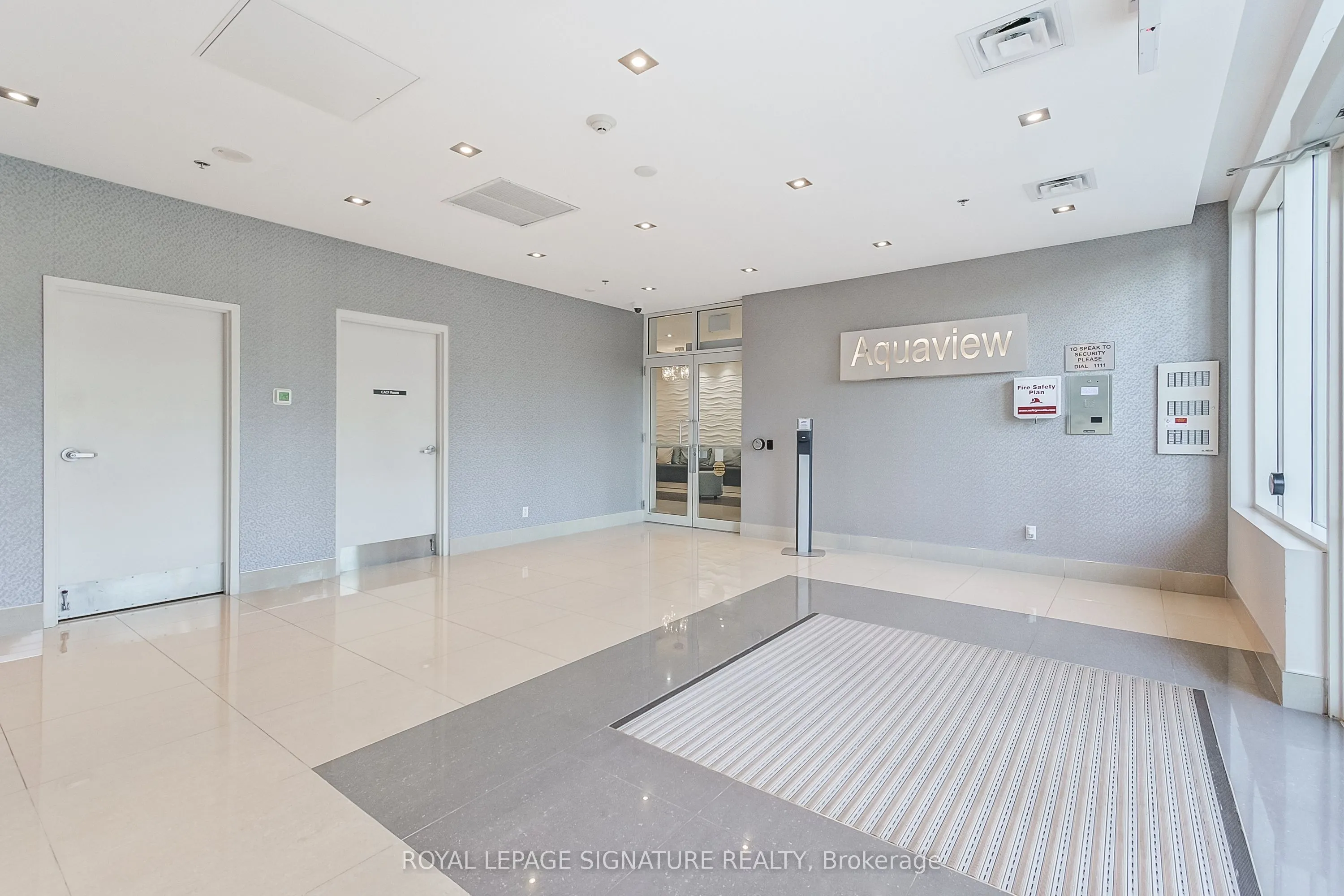 3865 Lake Shore Boulevard W, #320