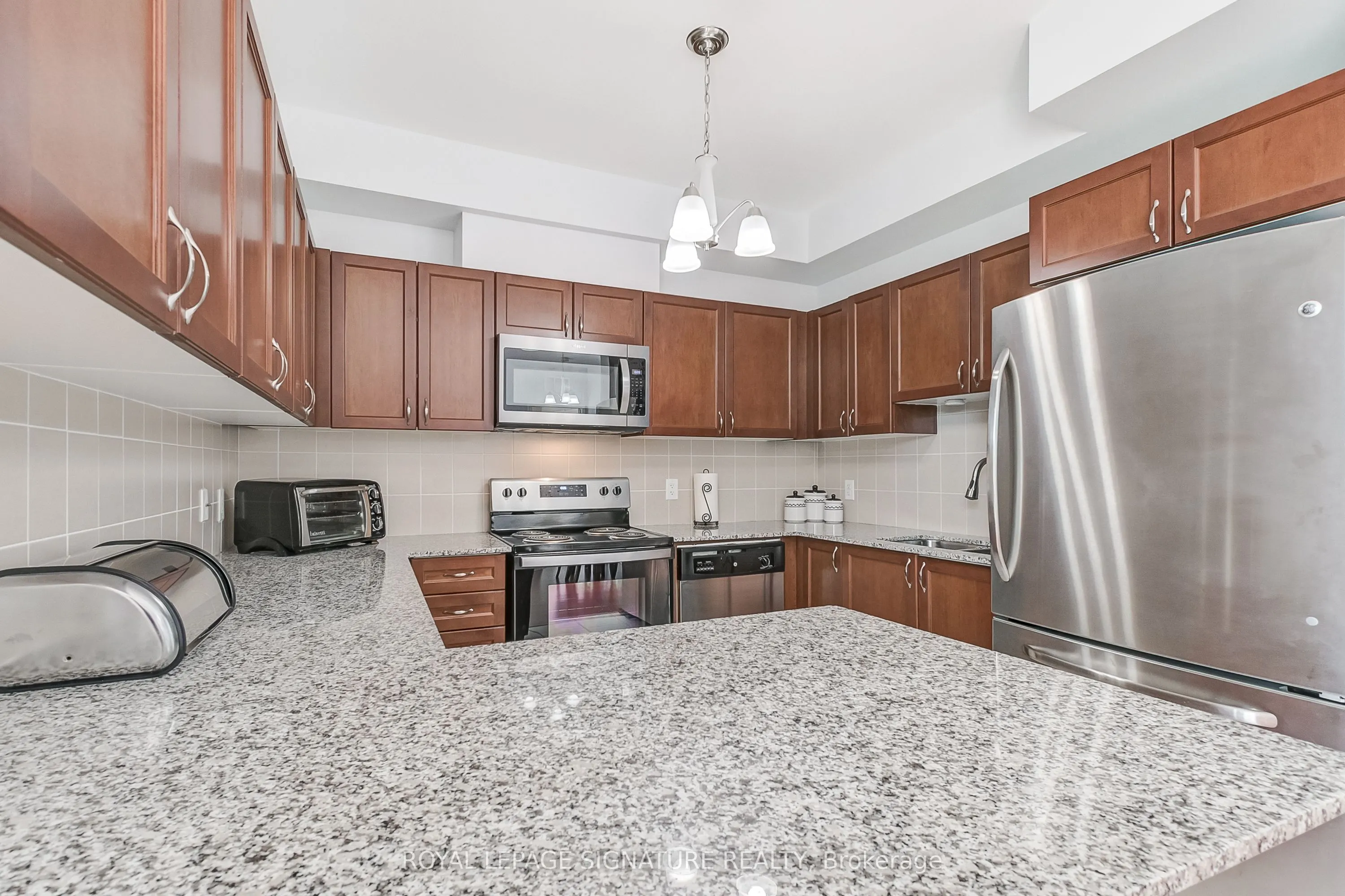 3865 Lake Shore Boulevard W, #320