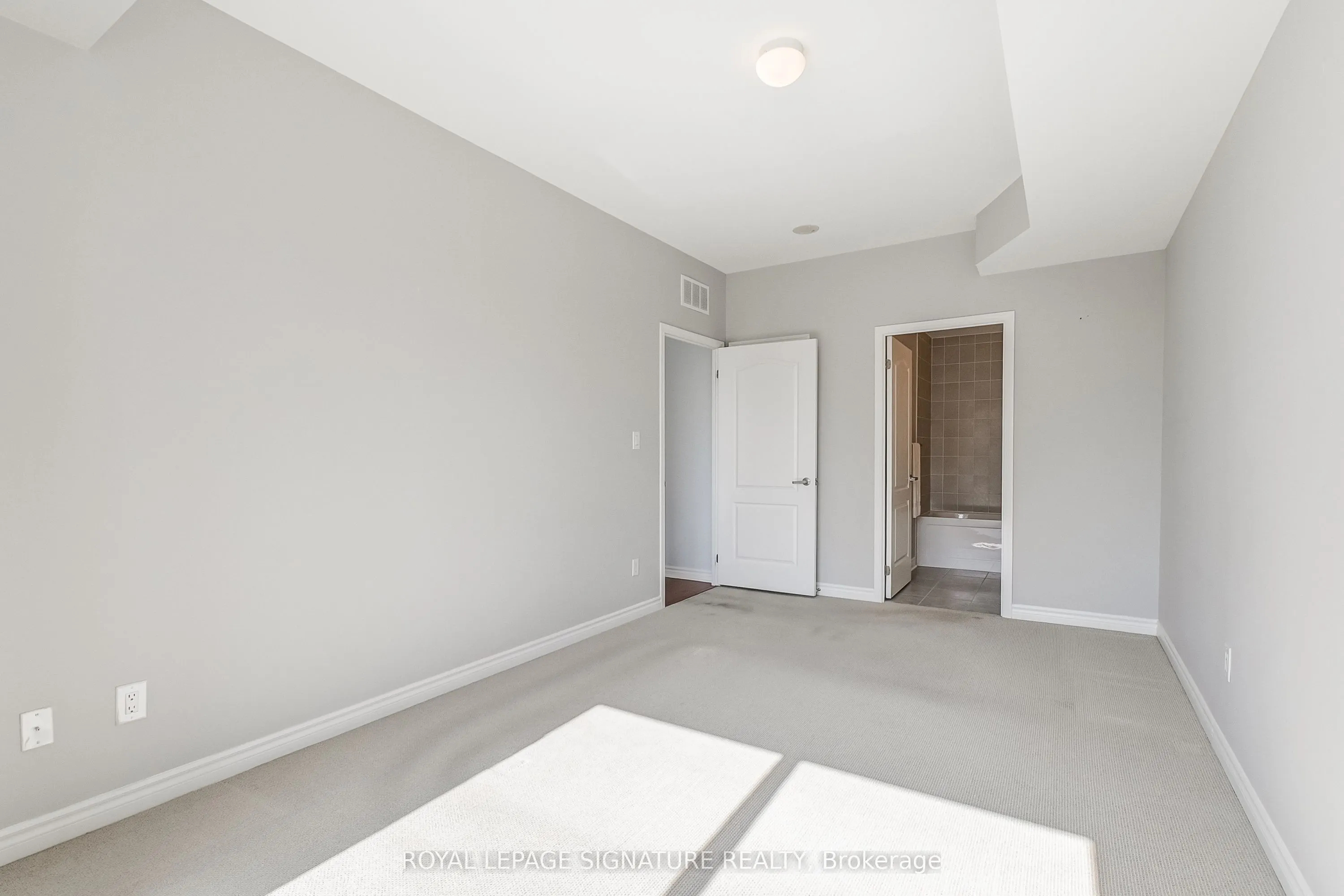 3865 Lake Shore Boulevard W, #320