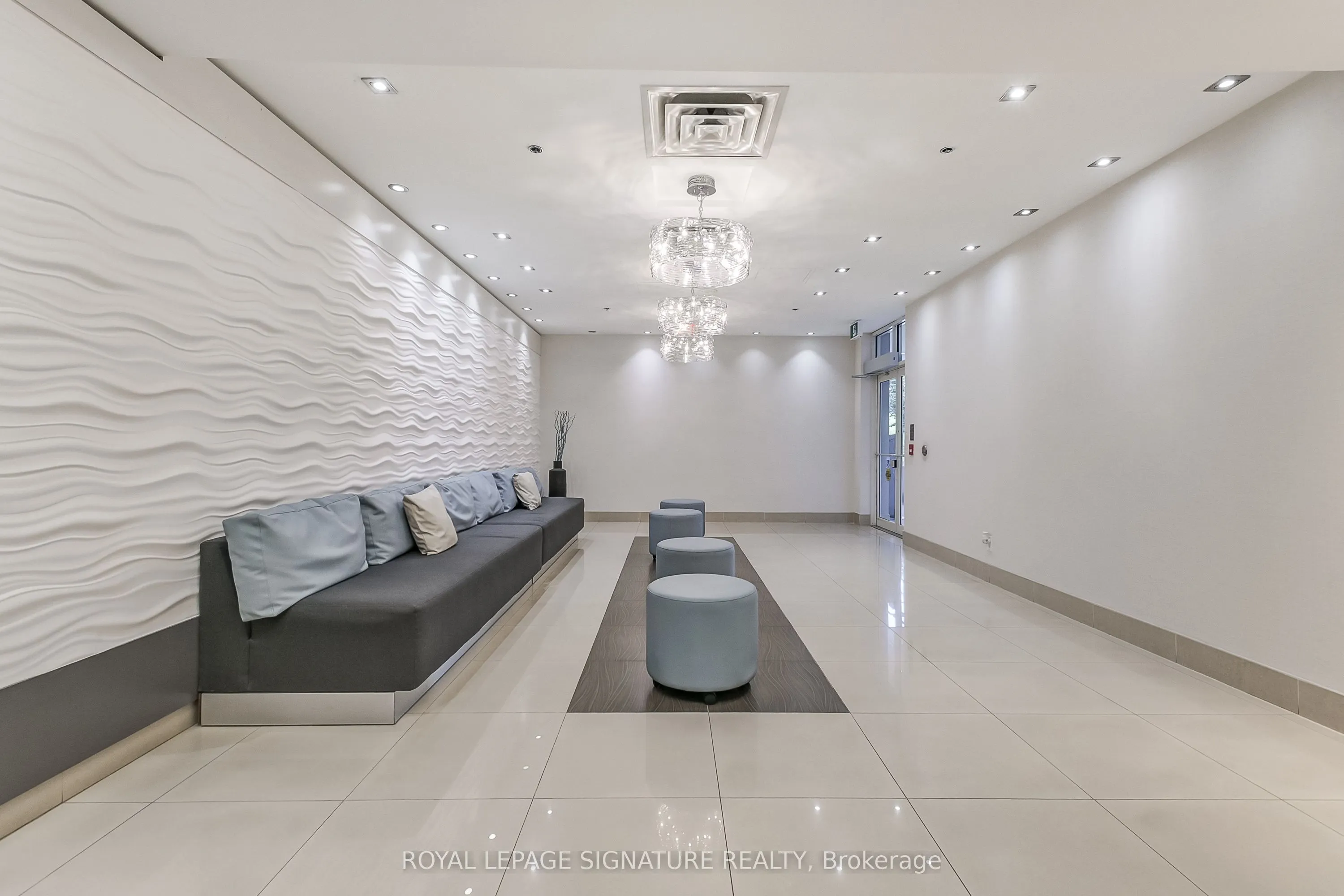 3865 Lake Shore Boulevard W, #320