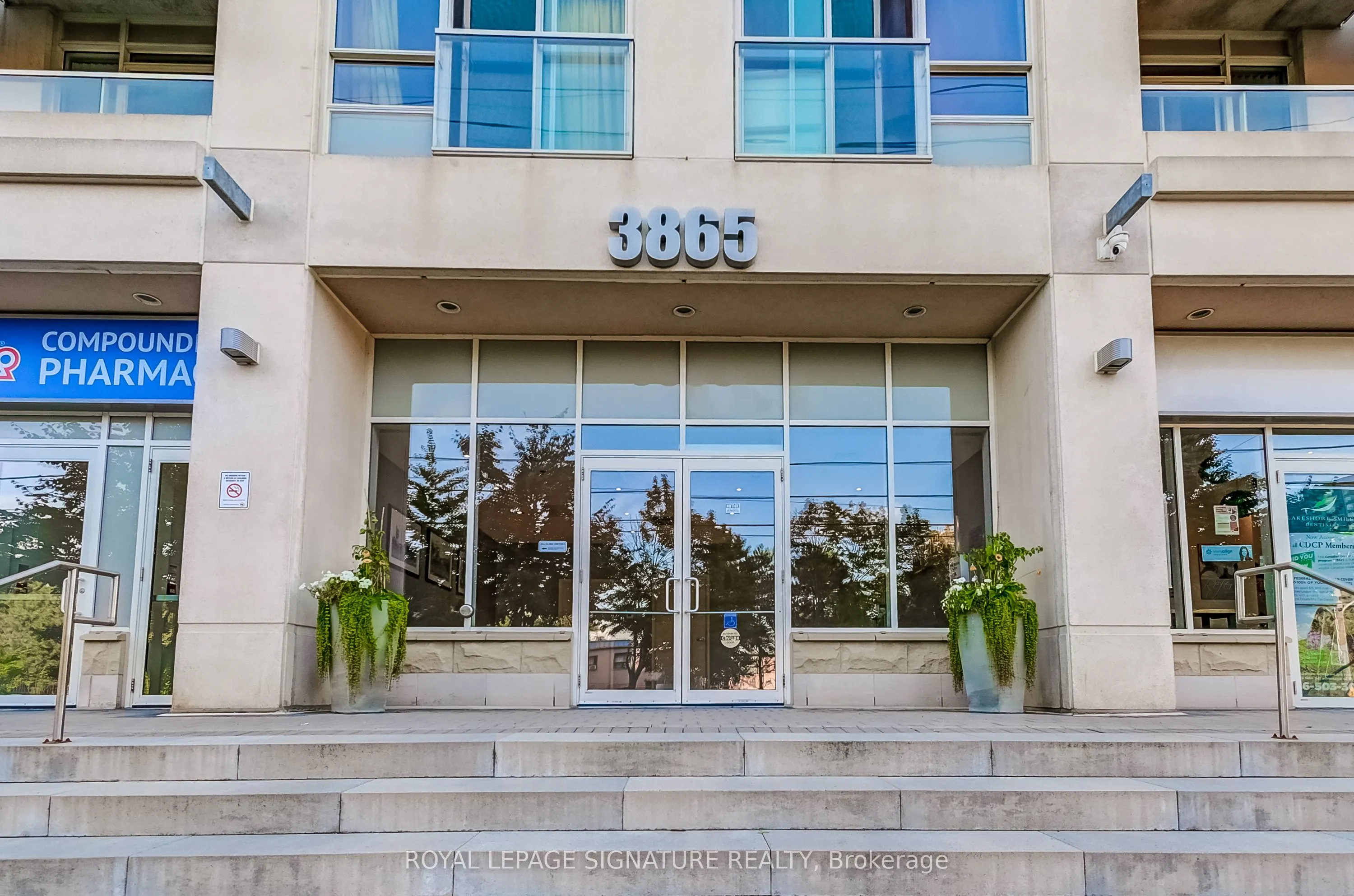 3865 Lake Shore Boulevard W, #320