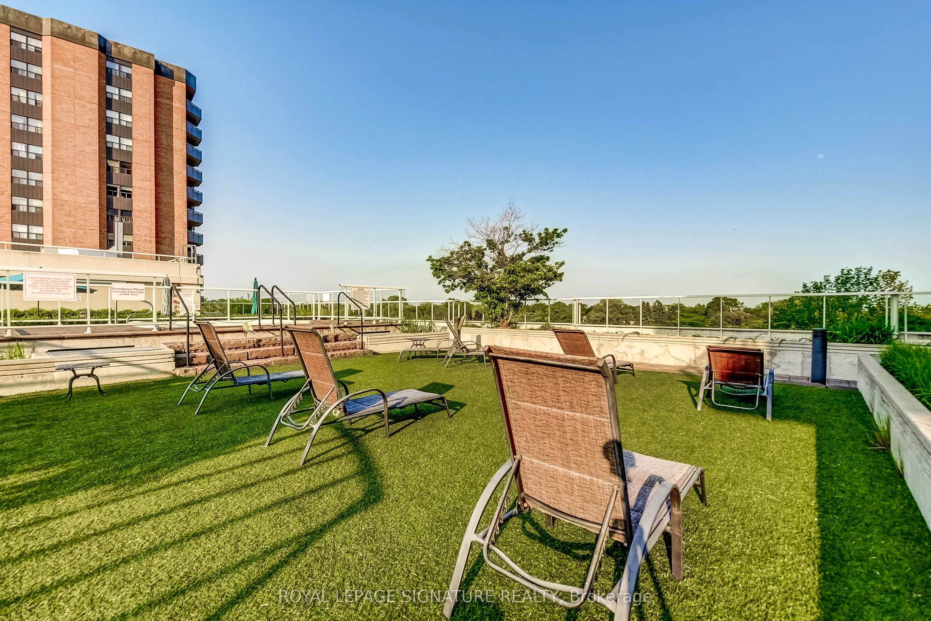 3865 Lake Shore Boulevard W, #320